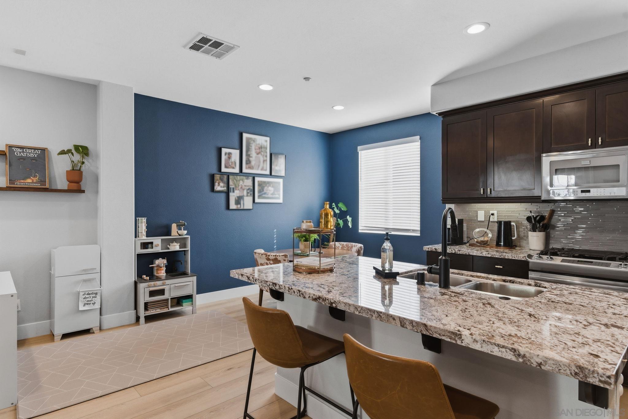 Detail Gallery Image 3 of 27 For 2327  Sentinel Ln, San Marcos,  CA 92078 - 3 Beds | 2/1 Baths