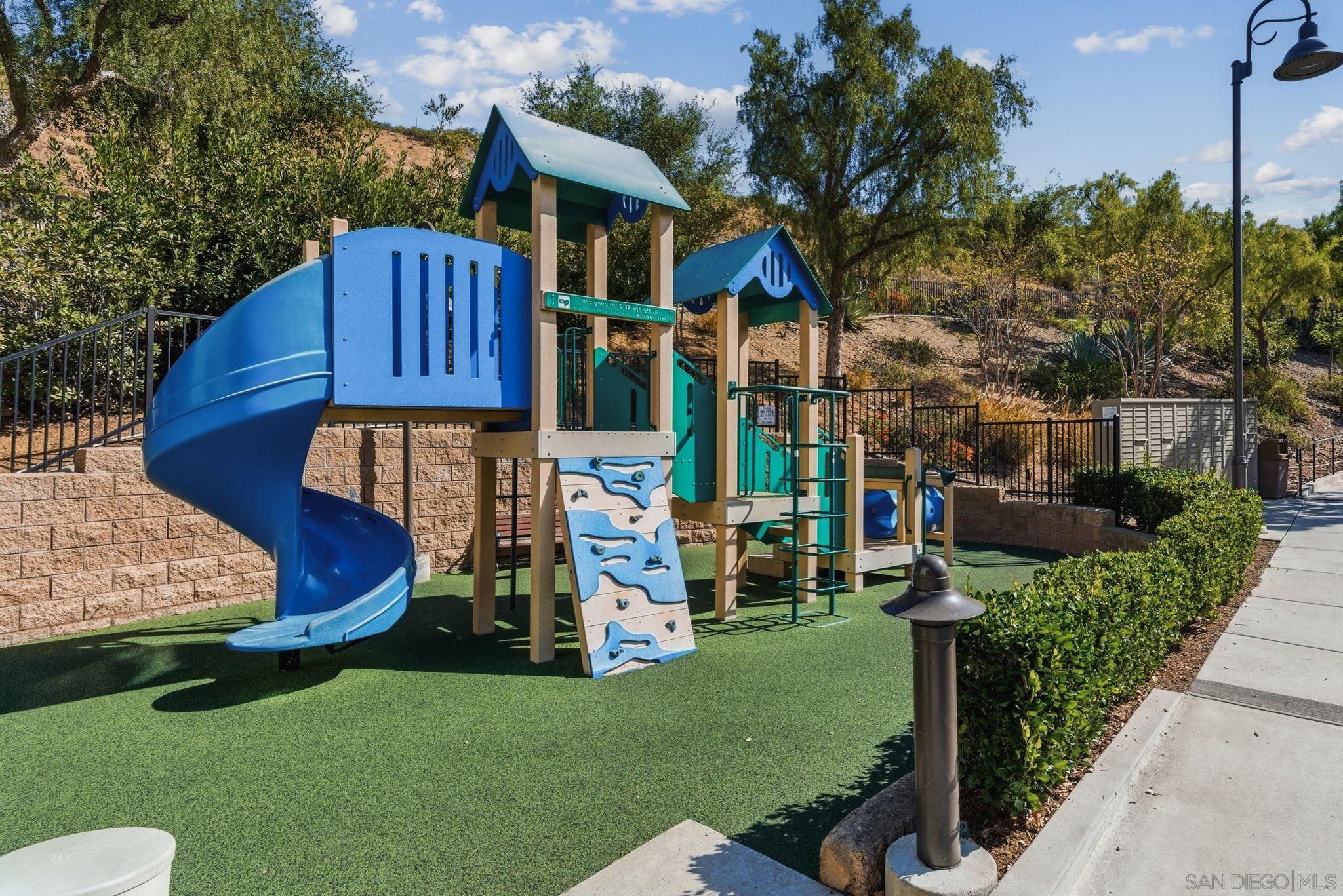 Detail Gallery Image 25 of 27 For 2327  Sentinel Ln, San Marcos,  CA 92078 - 3 Beds | 2/1 Baths