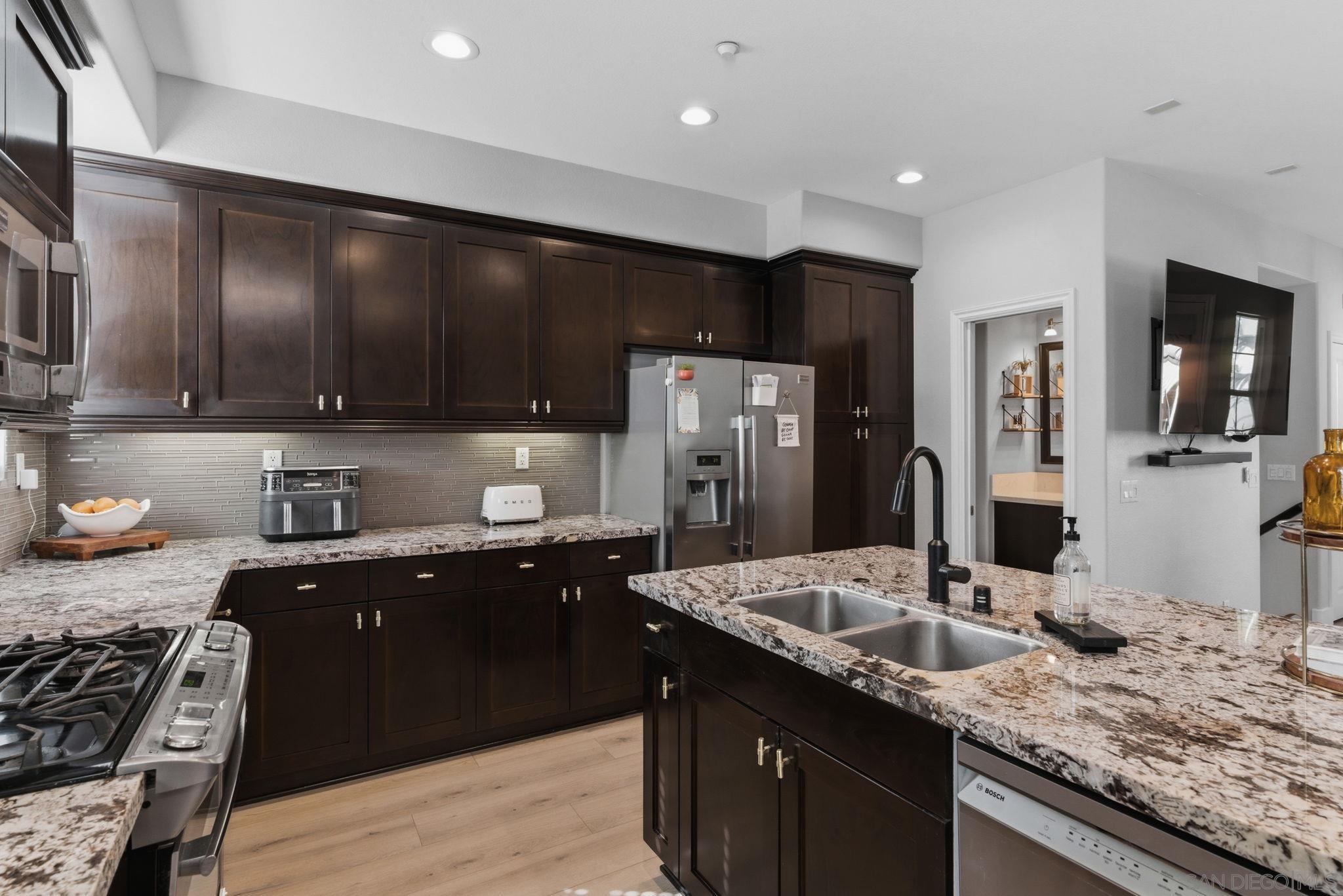 Detail Gallery Image 8 of 27 For 2327  Sentinel Ln, San Marcos,  CA 92078 - 3 Beds | 2/1 Baths