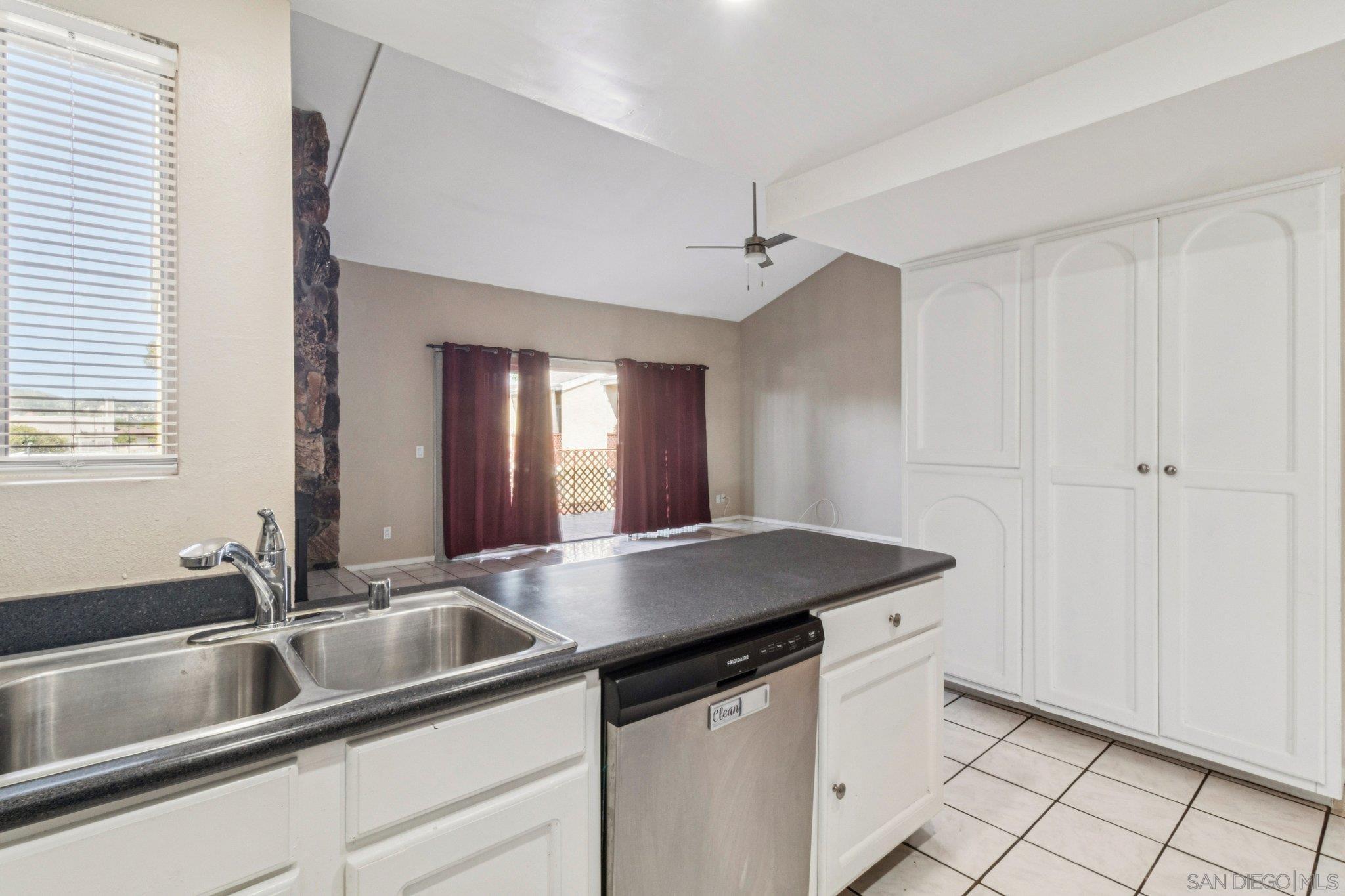 Detail Gallery Image 6 of 23 For 475 N Midway Dr  #254,  Escondido,  CA 92027 - 2 Beds | 2 Baths