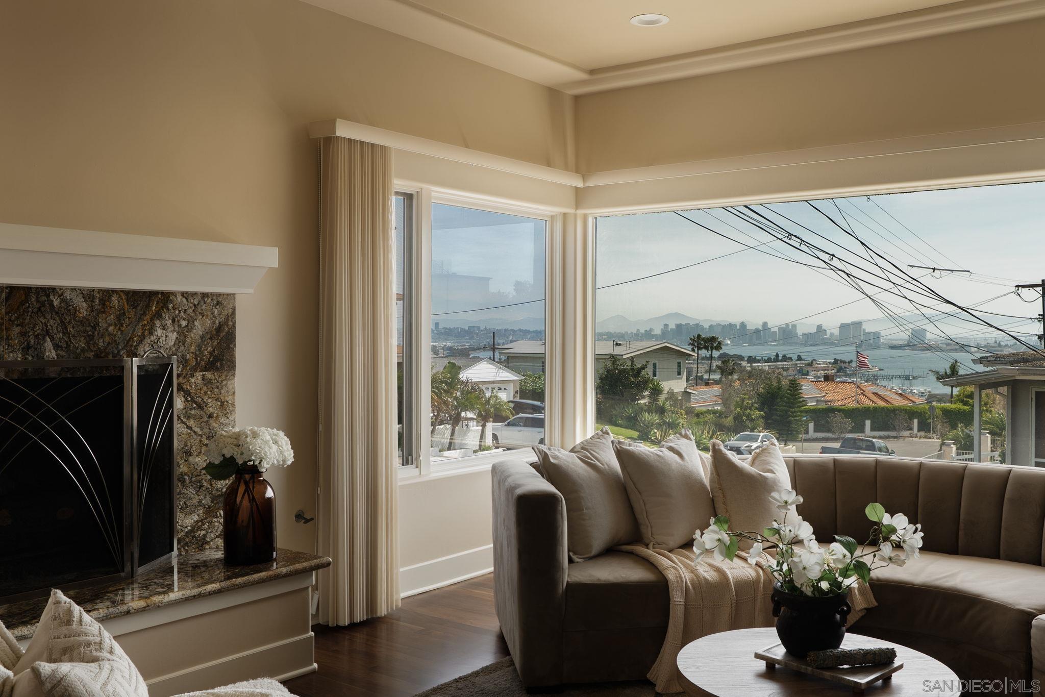 Detail Gallery Image 2 of 34 For 3435  Dickens Street, San Diego,  CA 92106 - 5 Beds | 4 Baths