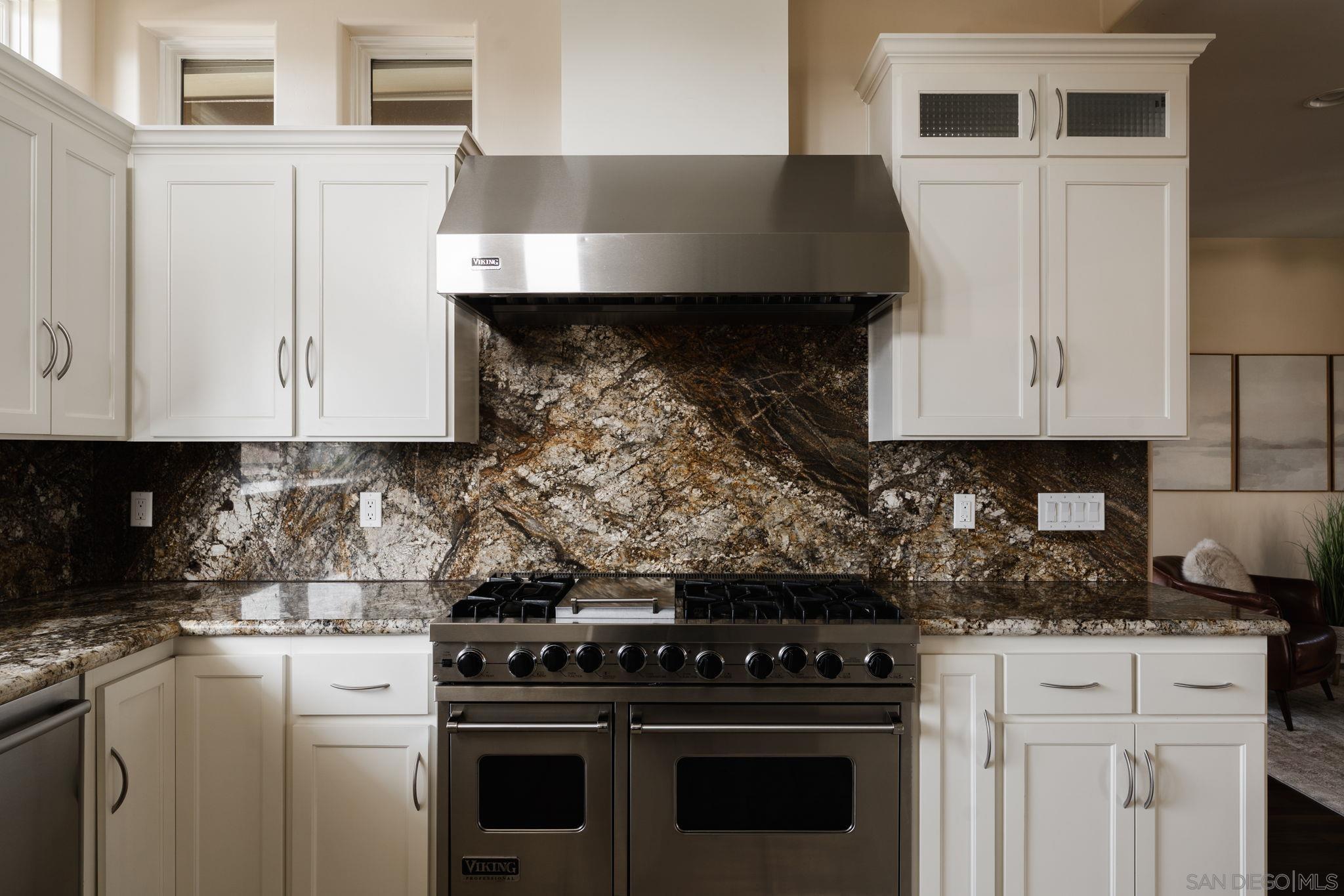 Detail Gallery Image 11 of 34 For 3435  Dickens Street, San Diego,  CA 92106 - 5 Beds | 4 Baths