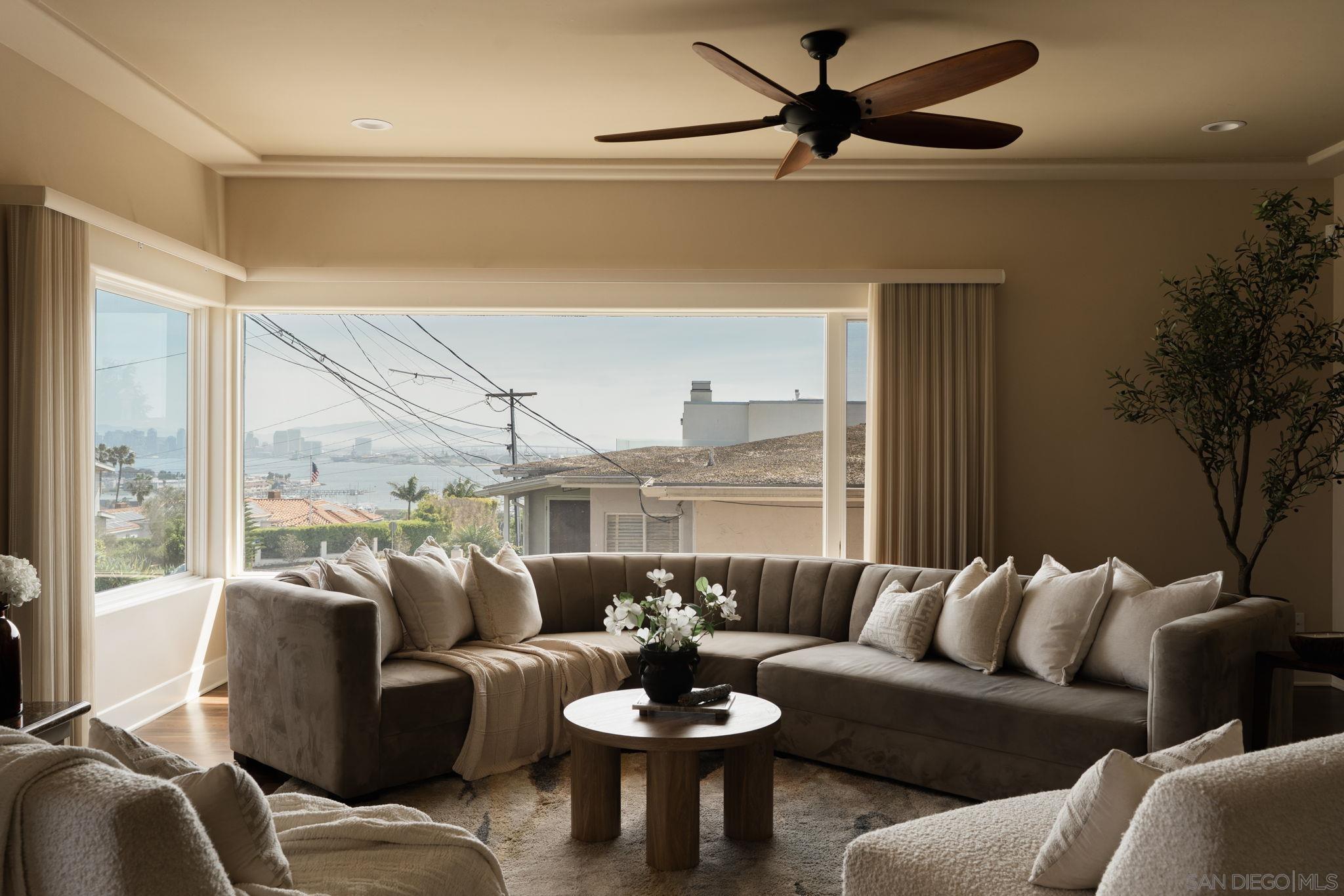 Detail Gallery Image 3 of 34 For 3435  Dickens Street, San Diego,  CA 92106 - 5 Beds | 4 Baths