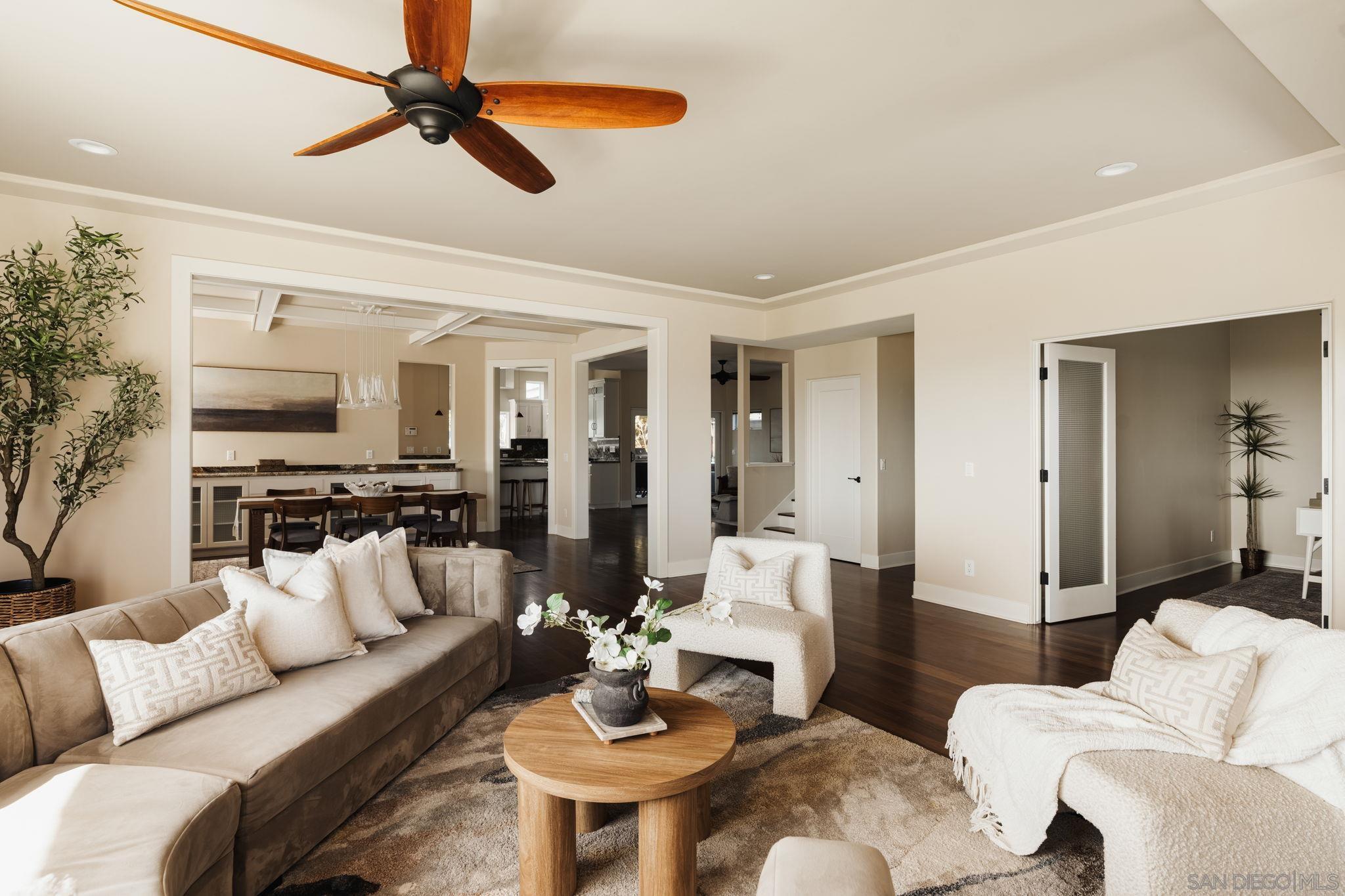 Detail Gallery Image 4 of 34 For 3435  Dickens Street, San Diego,  CA 92106 - 5 Beds | 4 Baths