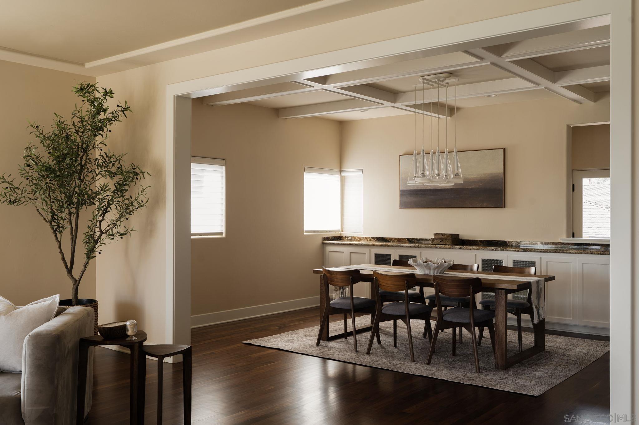 Detail Gallery Image 4 of 34 For 3435  Dickens Street, San Diego,  CA 92106 - 5 Beds | 4 Baths