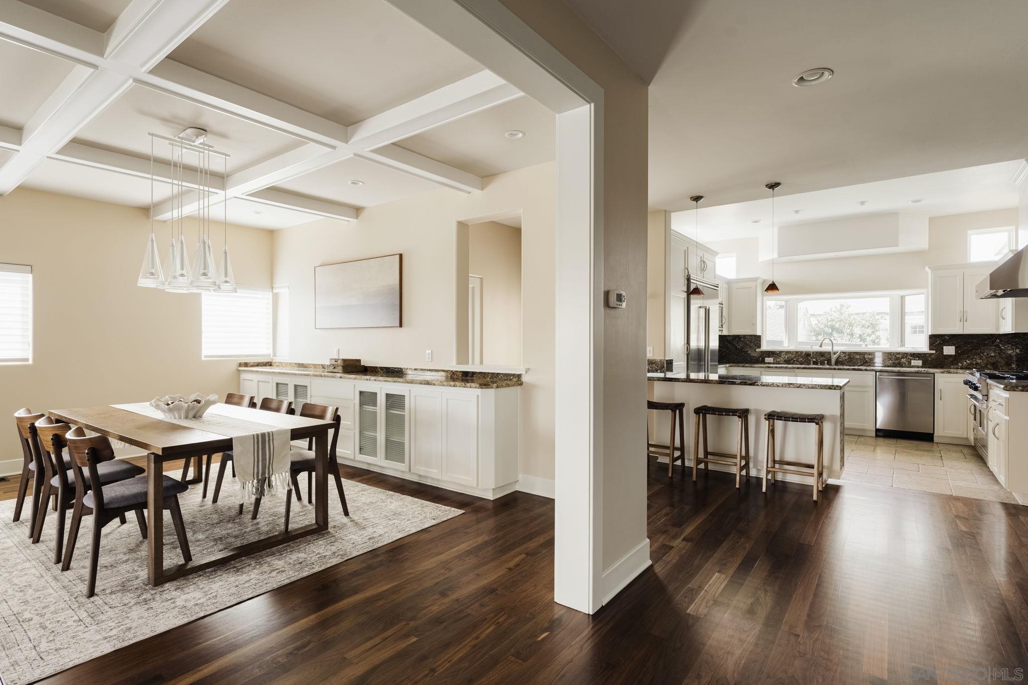 Detail Gallery Image 5 of 34 For 3435  Dickens Street, San Diego,  CA 92106 - 5 Beds | 4 Baths