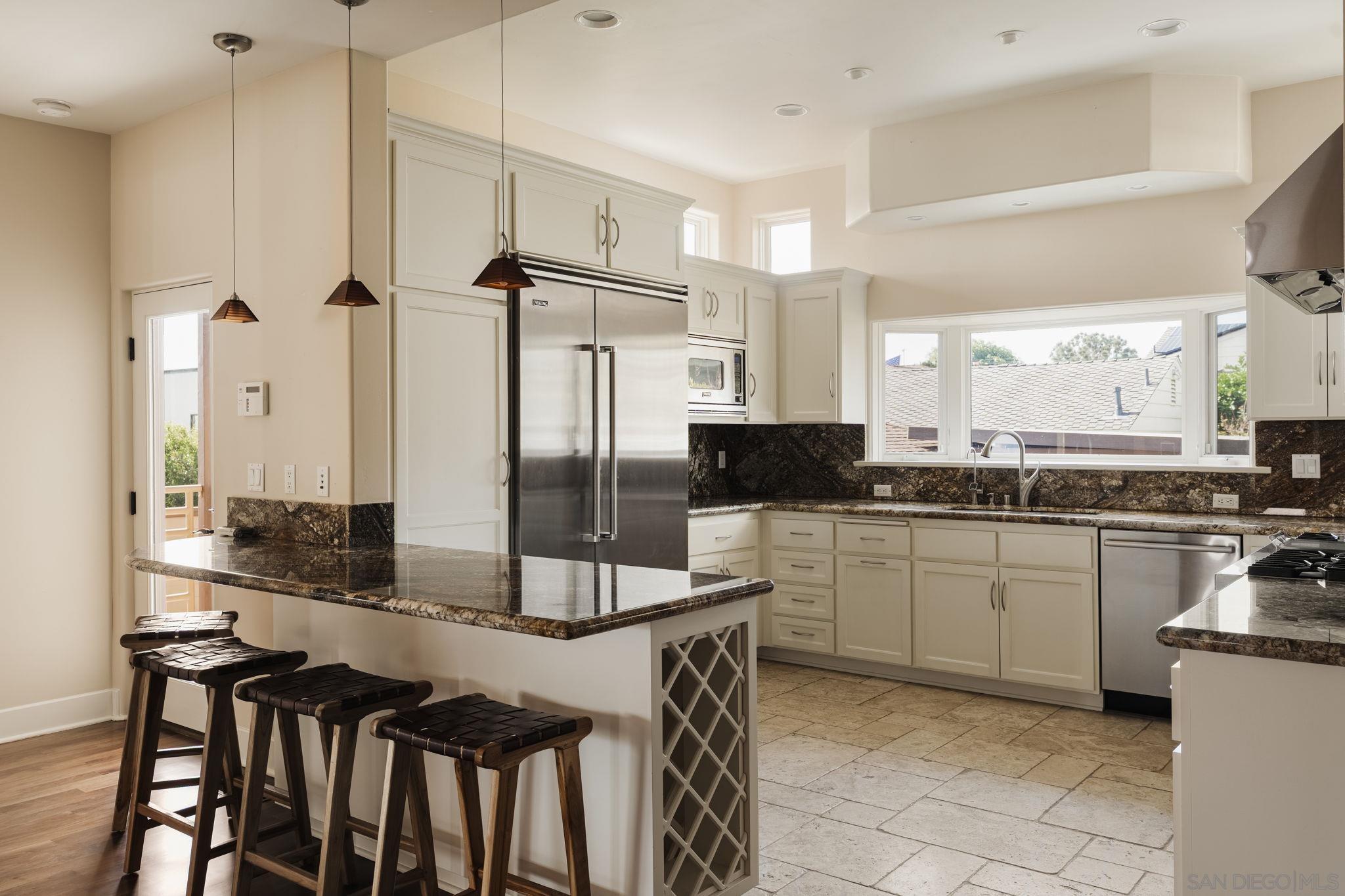 Detail Gallery Image 9 of 34 For 3435  Dickens Street, San Diego,  CA 92106 - 5 Beds | 4 Baths