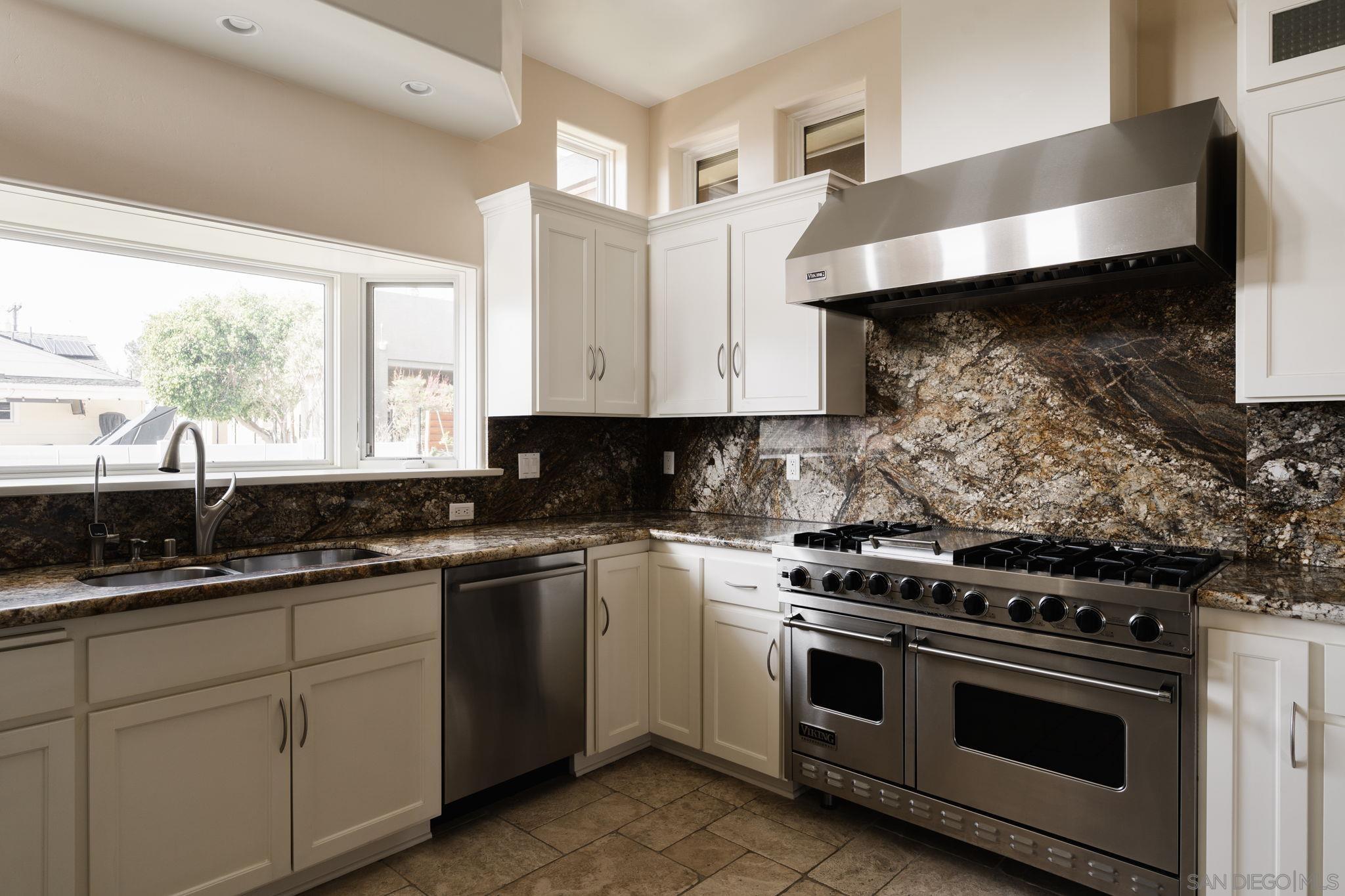 Detail Gallery Image 10 of 34 For 3435  Dickens Street, San Diego,  CA 92106 - 5 Beds | 4 Baths