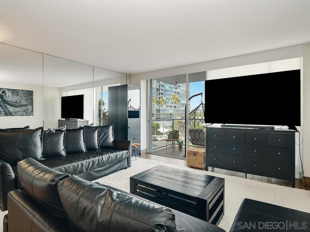 Detail Gallery Image 8 of 30 For 1830  Avenida Del Mundo  #403,  Coronado,  CA 92118 - 1 Beds | 1 Baths