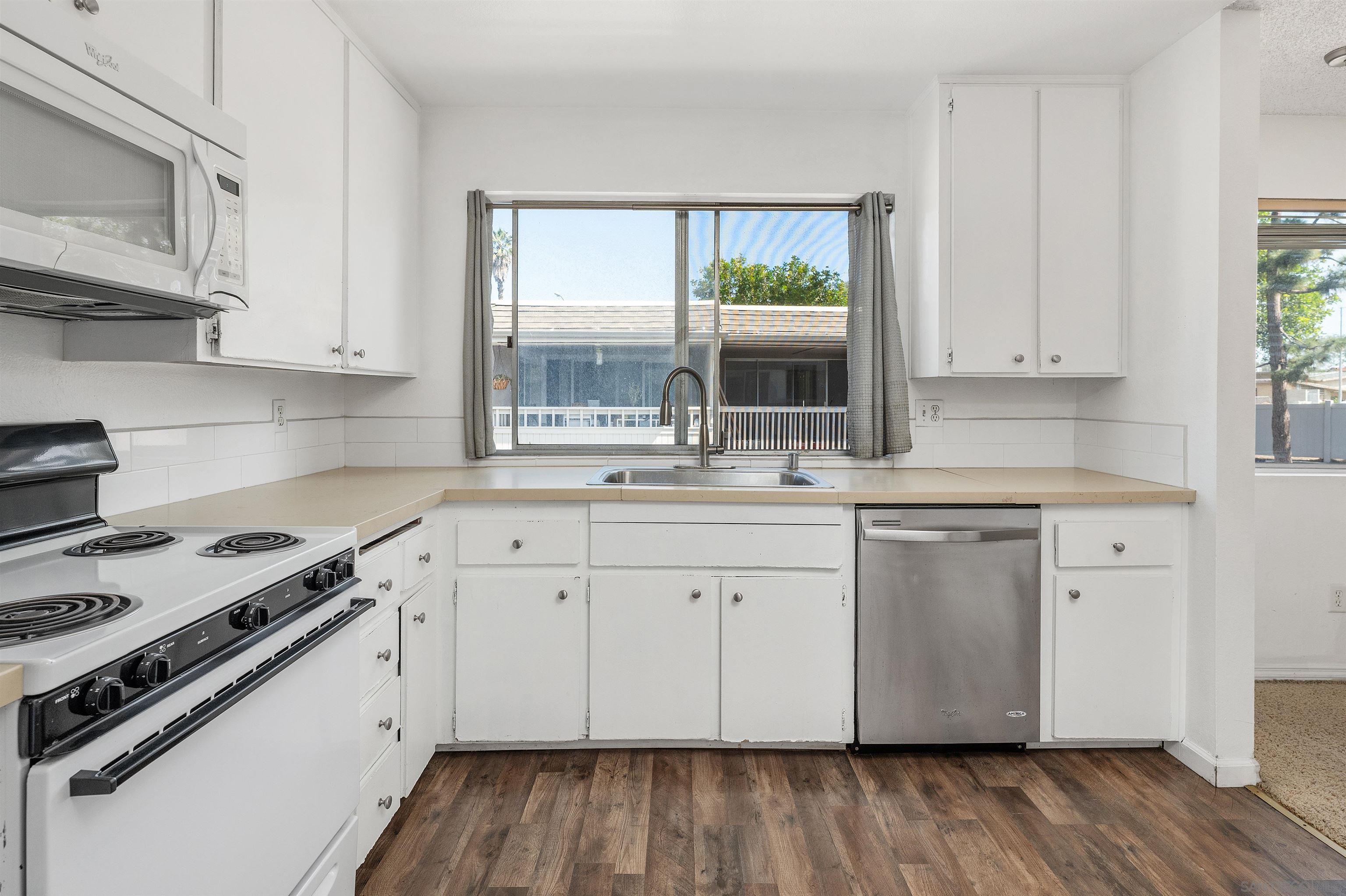 Detail Gallery Image 11 of 28 For 6385  Caminito Salado, San Diego,  CA 92111 - 4 Beds | 2 Baths