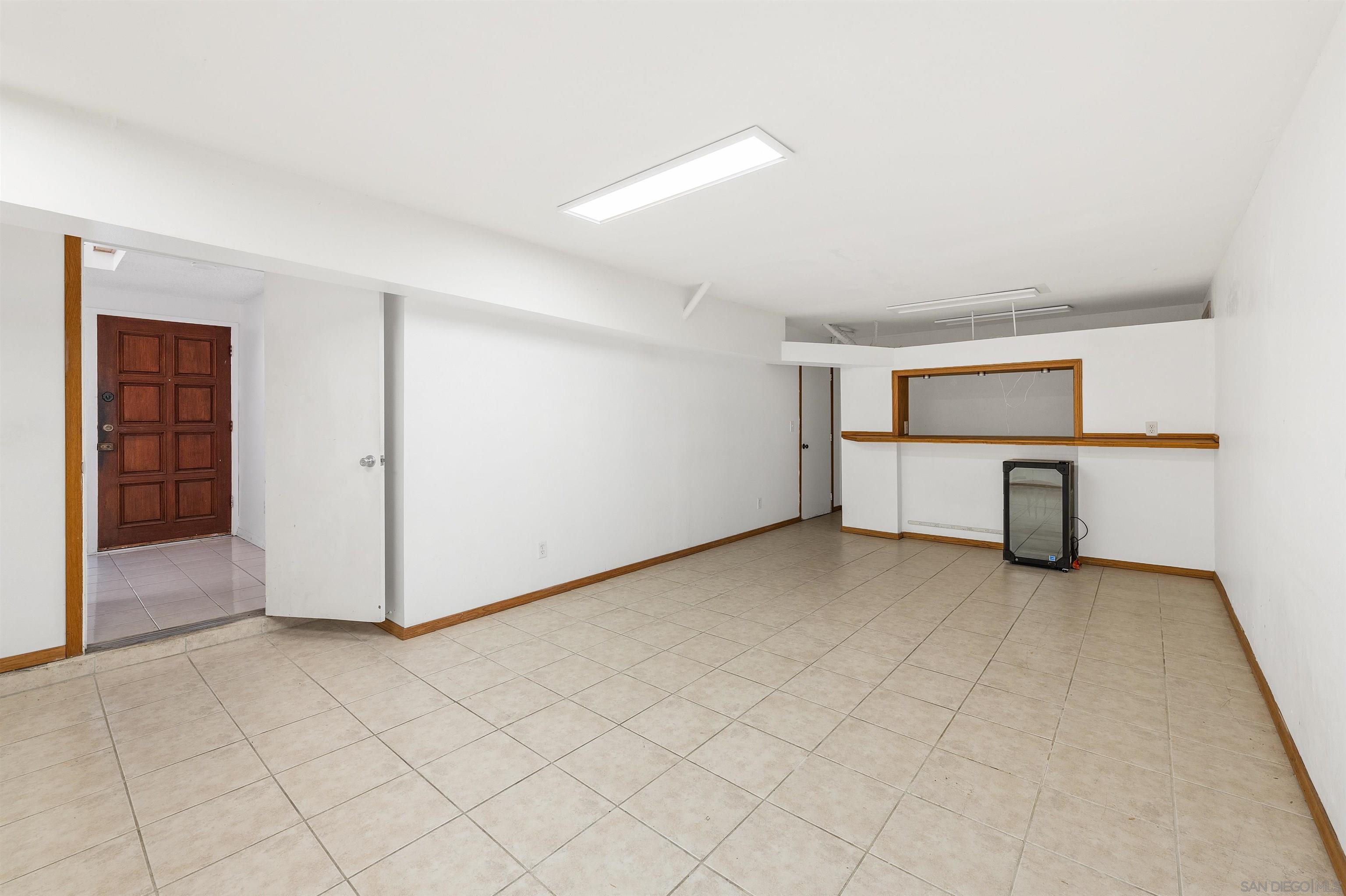 Detail Gallery Image 6 of 28 For 6385  Caminito Salado, San Diego,  CA 92111 - 4 Beds | 2 Baths