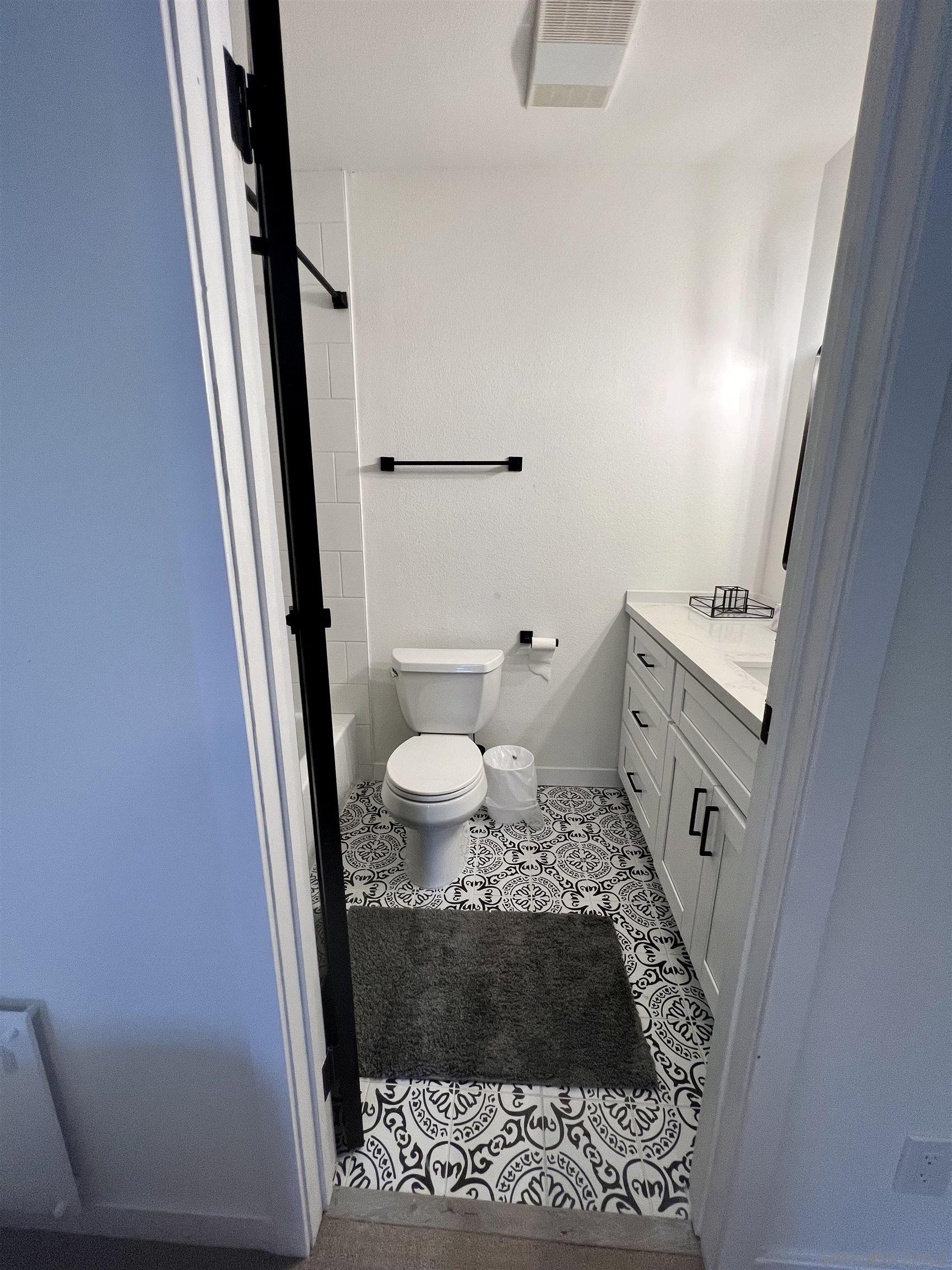 Detail Gallery Image 12 of 19 For 5462  Adobe Falls Rd  #11,  San Diego,  CA 92120 - 2 Beds | 2 Baths