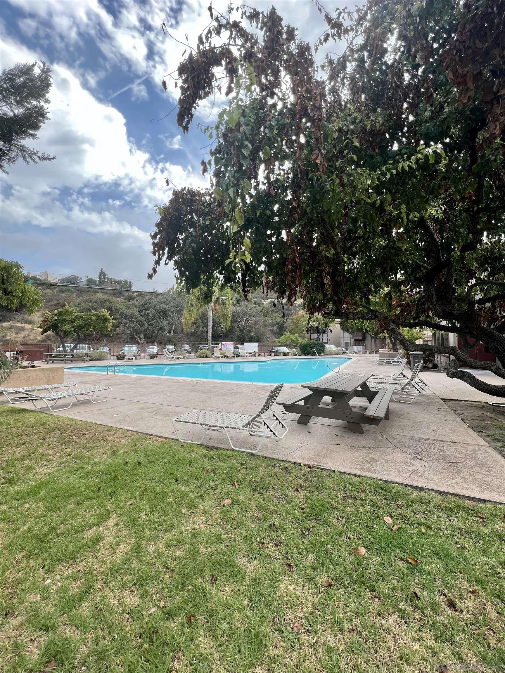 Detail Gallery Image 17 of 19 For 5462  Adobe Falls Rd  #11,  San Diego,  CA 92120 - 2 Beds | 2 Baths