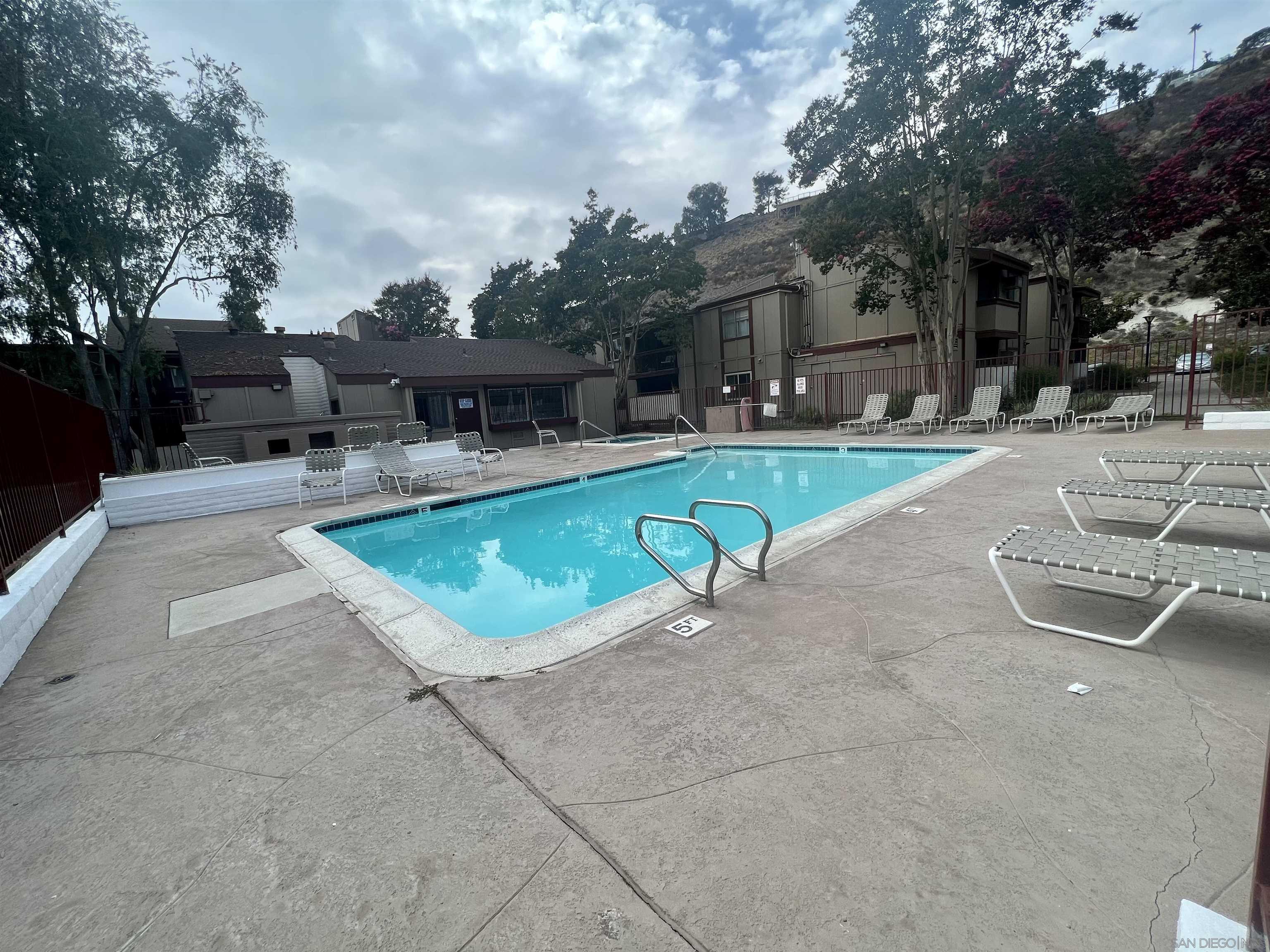 Detail Gallery Image 18 of 19 For 5462  Adobe Falls Rd  #11,  San Diego,  CA 92120 - 2 Beds | 2 Baths