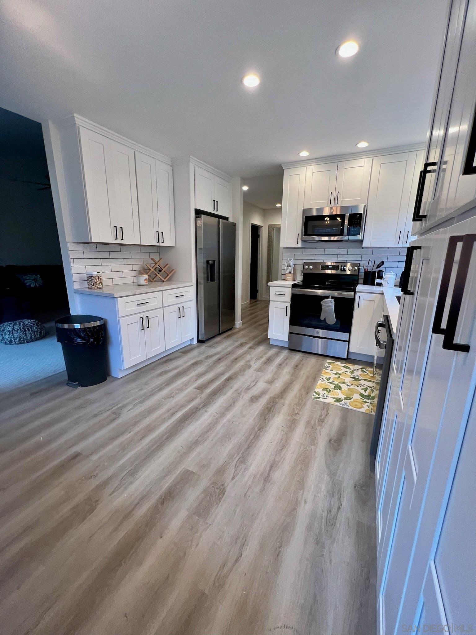 Detail Gallery Image 4 of 19 For 5462  Adobe Falls Rd  #11,  San Diego,  CA 92120 - 2 Beds | 2 Baths