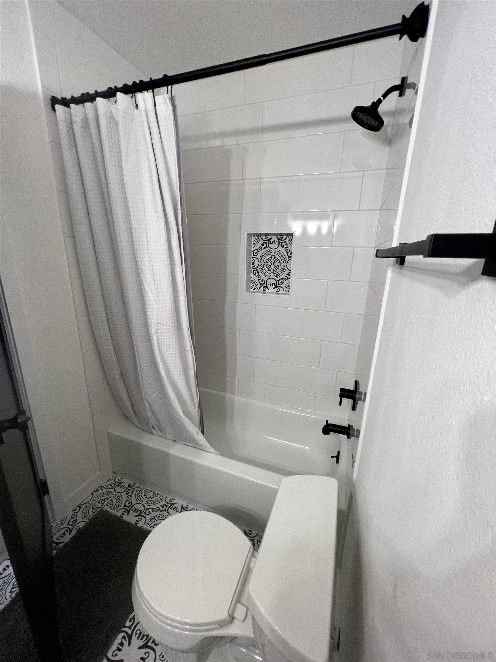 Detail Gallery Image 6 of 19 For 5462  Adobe Falls Rd  #11,  San Diego,  CA 92120 - 2 Beds | 2 Baths