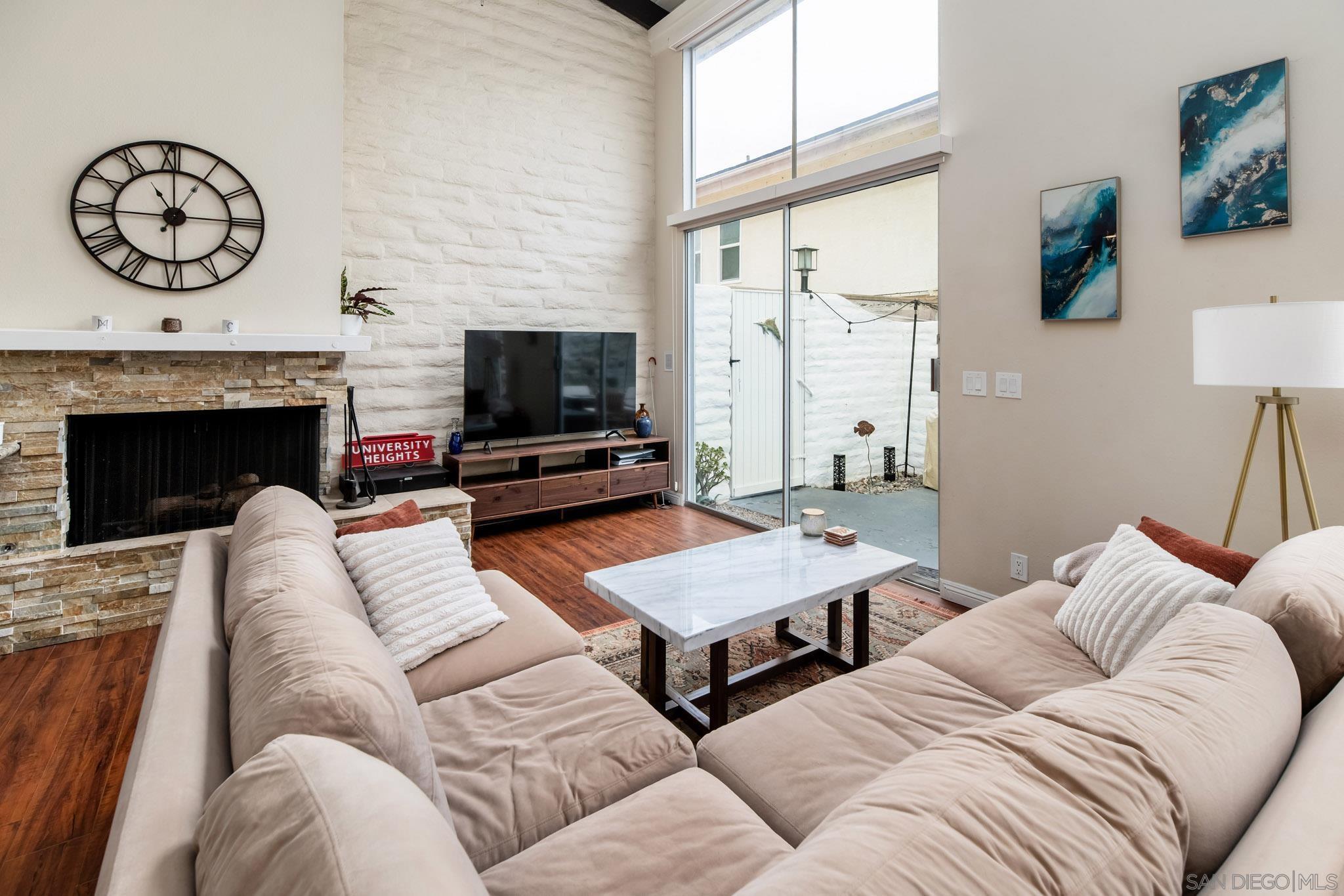 Detail Gallery Image 2 of 36 For 2544  Navarra Dr  #4,  Carlsbad,  CA 92009 - 2 Beds | 2 Baths