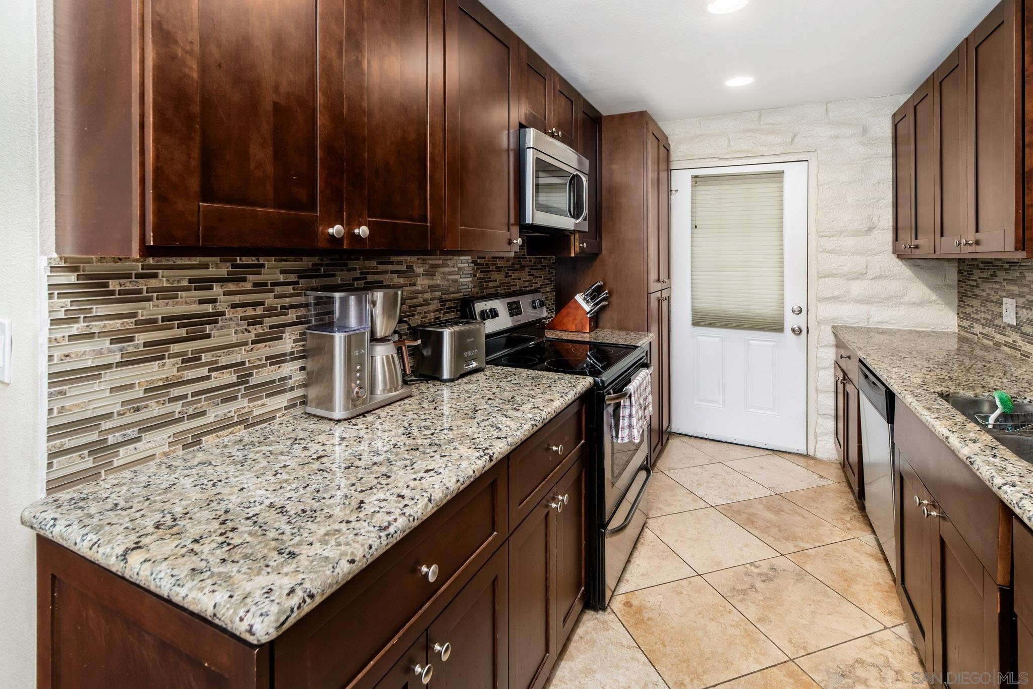 Detail Gallery Image 12 of 36 For 2544  Navarra Dr  #4,  Carlsbad,  CA 92009 - 2 Beds | 2 Baths