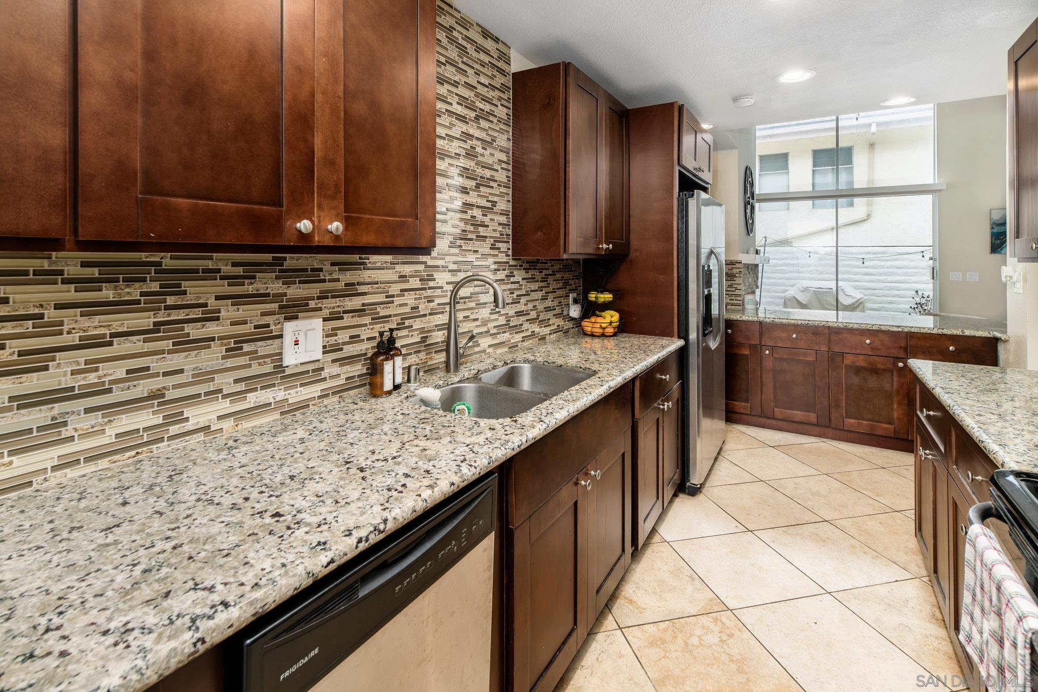 Detail Gallery Image 13 of 36 For 2544  Navarra Dr  #4,  Carlsbad,  CA 92009 - 2 Beds | 2 Baths