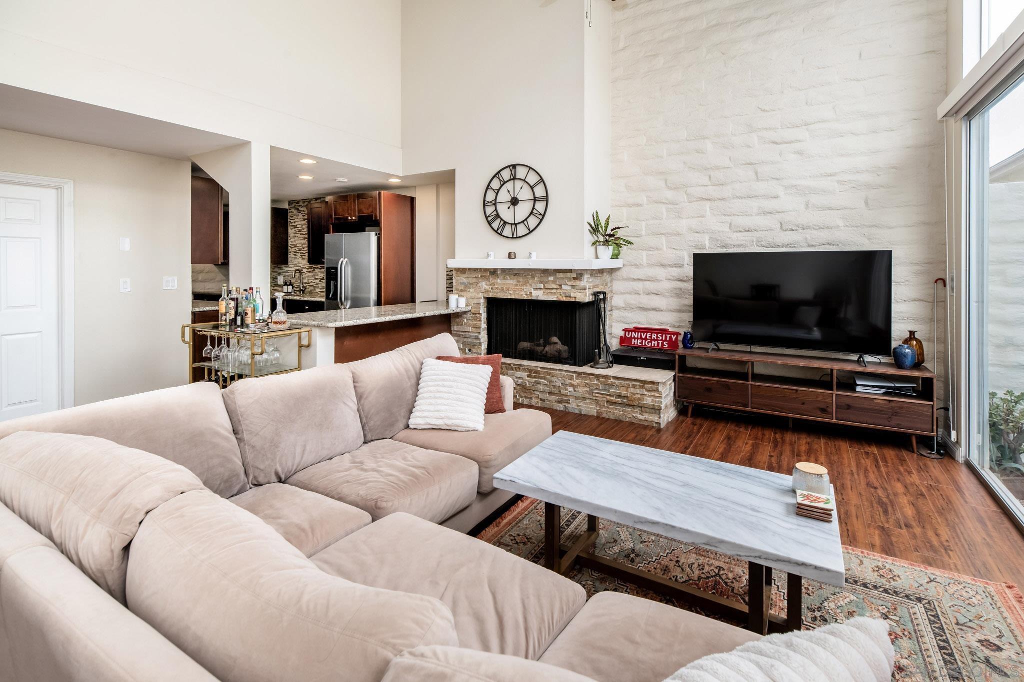 Detail Gallery Image 3 of 36 For 2544  Navarra Dr  #4,  Carlsbad,  CA 92009 - 2 Beds | 2 Baths