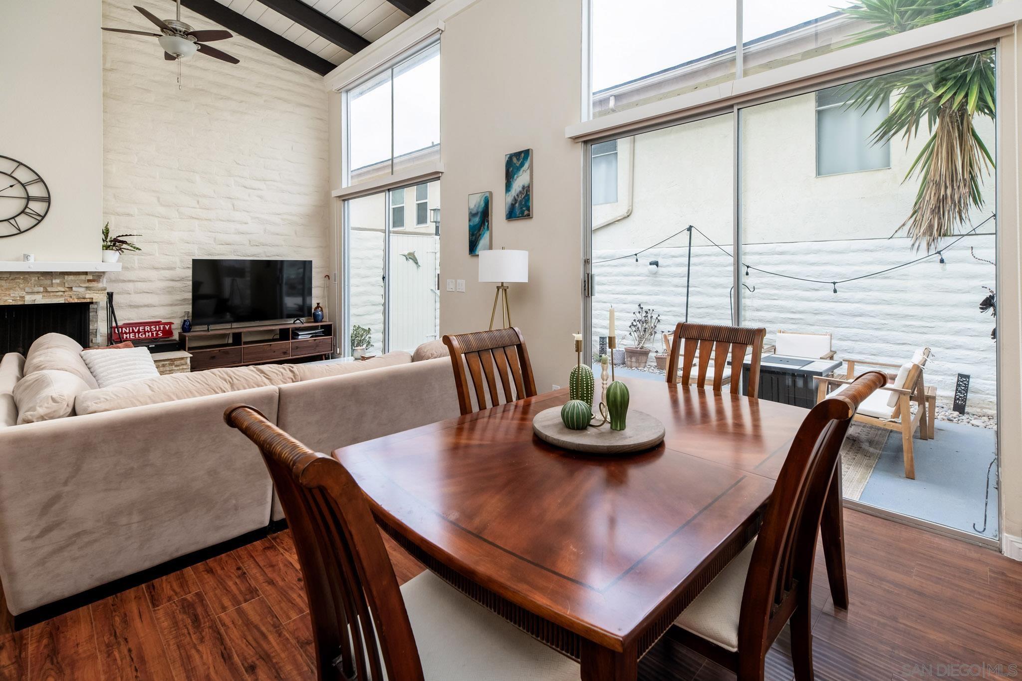 Detail Gallery Image 6 of 36 For 2544  Navarra Dr  #4,  Carlsbad,  CA 92009 - 2 Beds | 2 Baths