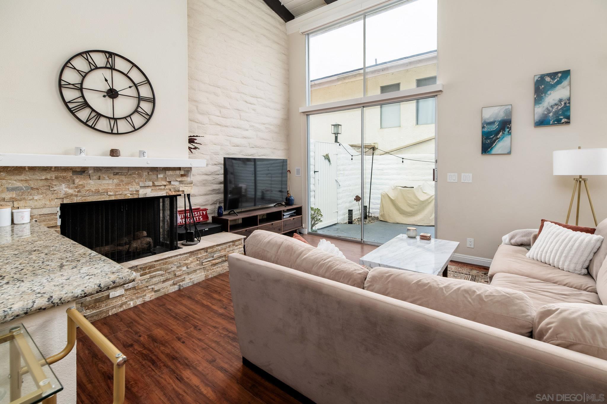 Detail Gallery Image 8 of 36 For 2544  Navarra Dr  #4,  Carlsbad,  CA 92009 - 2 Beds | 2 Baths