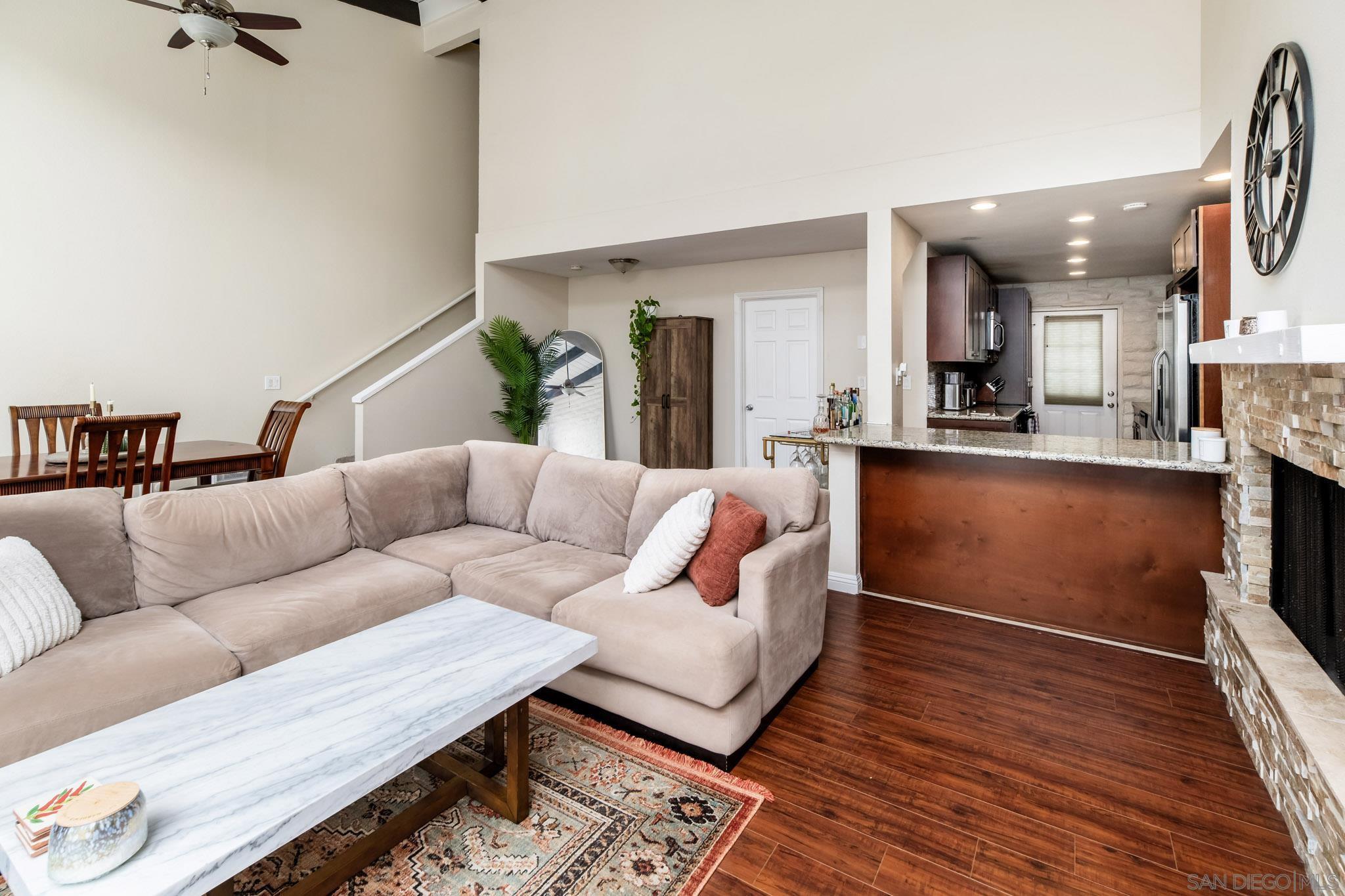 Detail Gallery Image 9 of 36 For 2544  Navarra Dr  #4,  Carlsbad,  CA 92009 - 2 Beds | 2 Baths