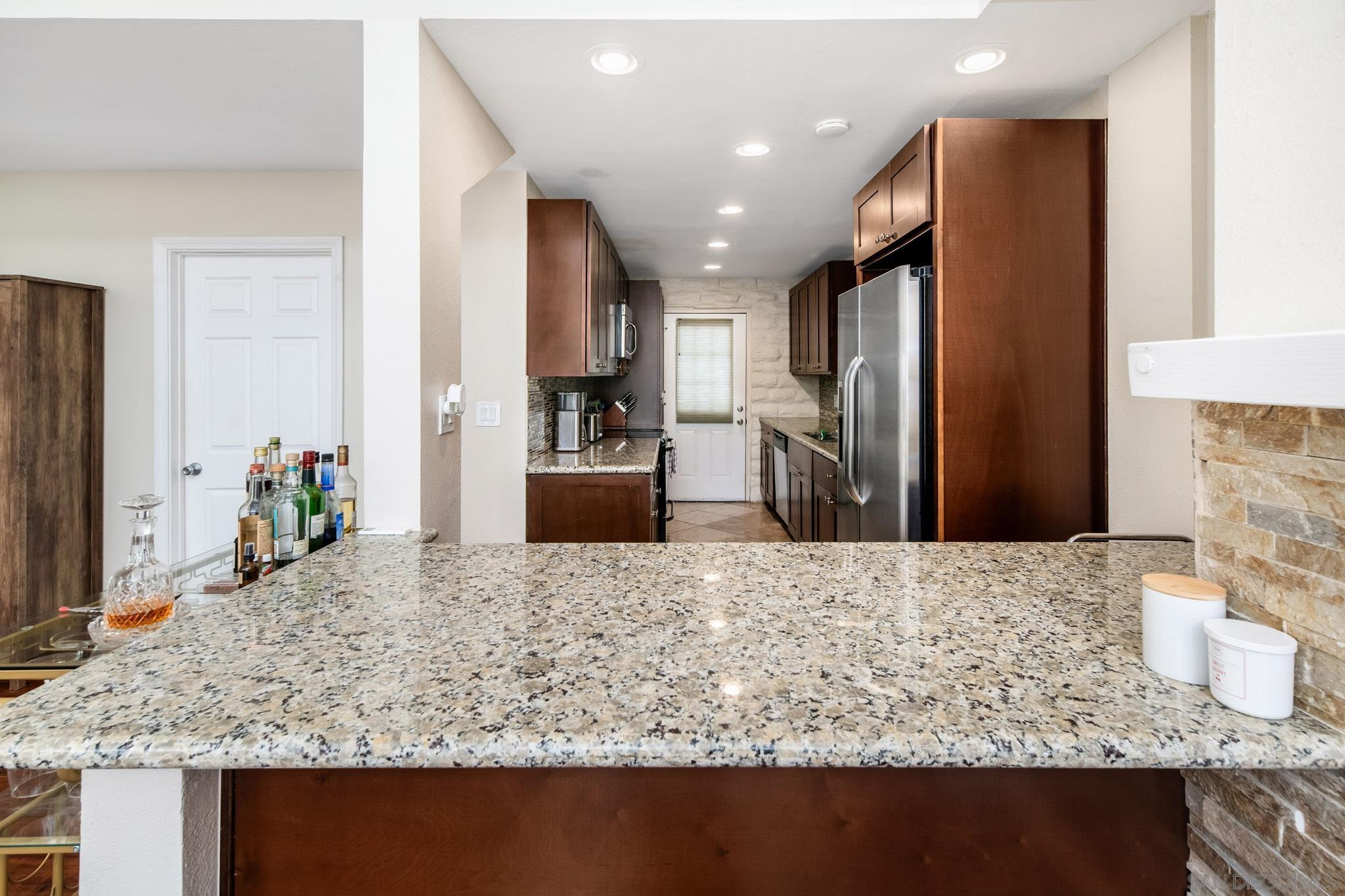 Detail Gallery Image 10 of 36 For 2544  Navarra Dr  #4,  Carlsbad,  CA 92009 - 2 Beds | 2 Baths