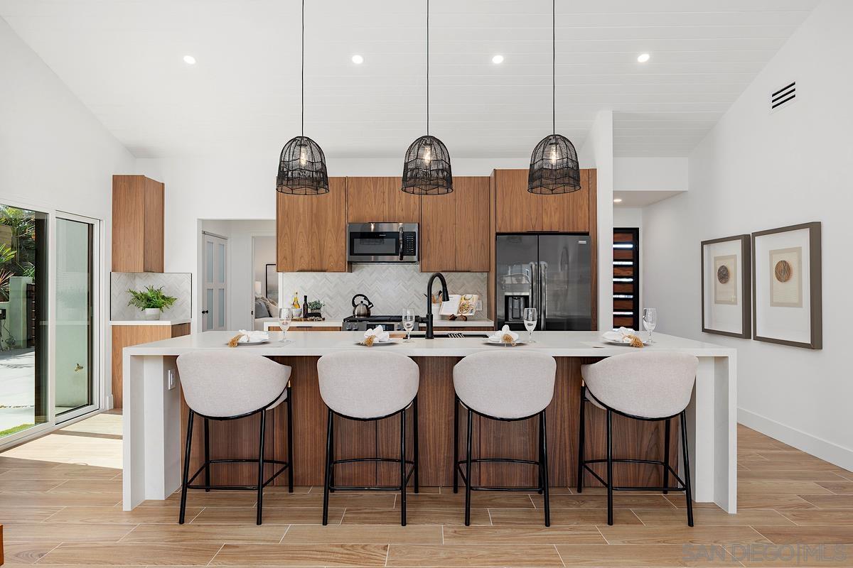 Detail Gallery Image 6 of 43 For 948  Emma, Cardiff By The Sea,  CA 92007 - 6 Beds | 4 Baths