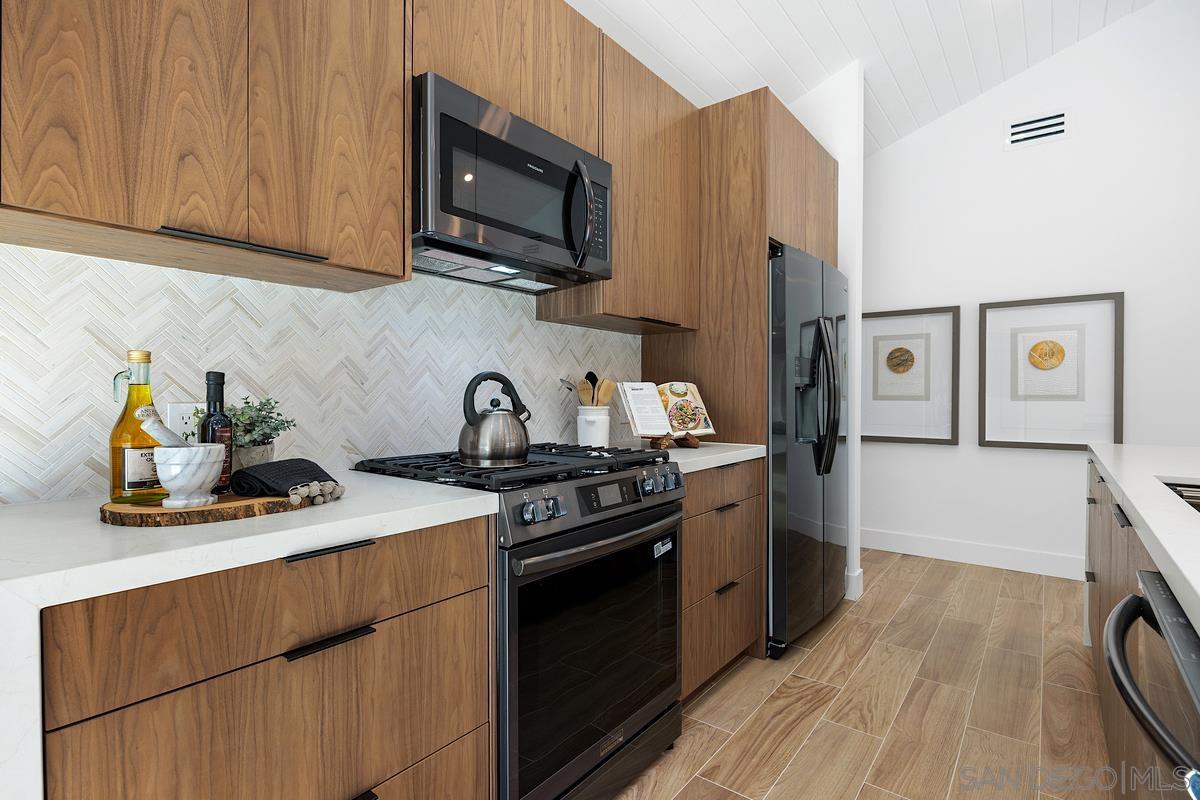 Detail Gallery Image 7 of 43 For 948  Emma, Cardiff By The Sea,  CA 92007 - 6 Beds | 4 Baths