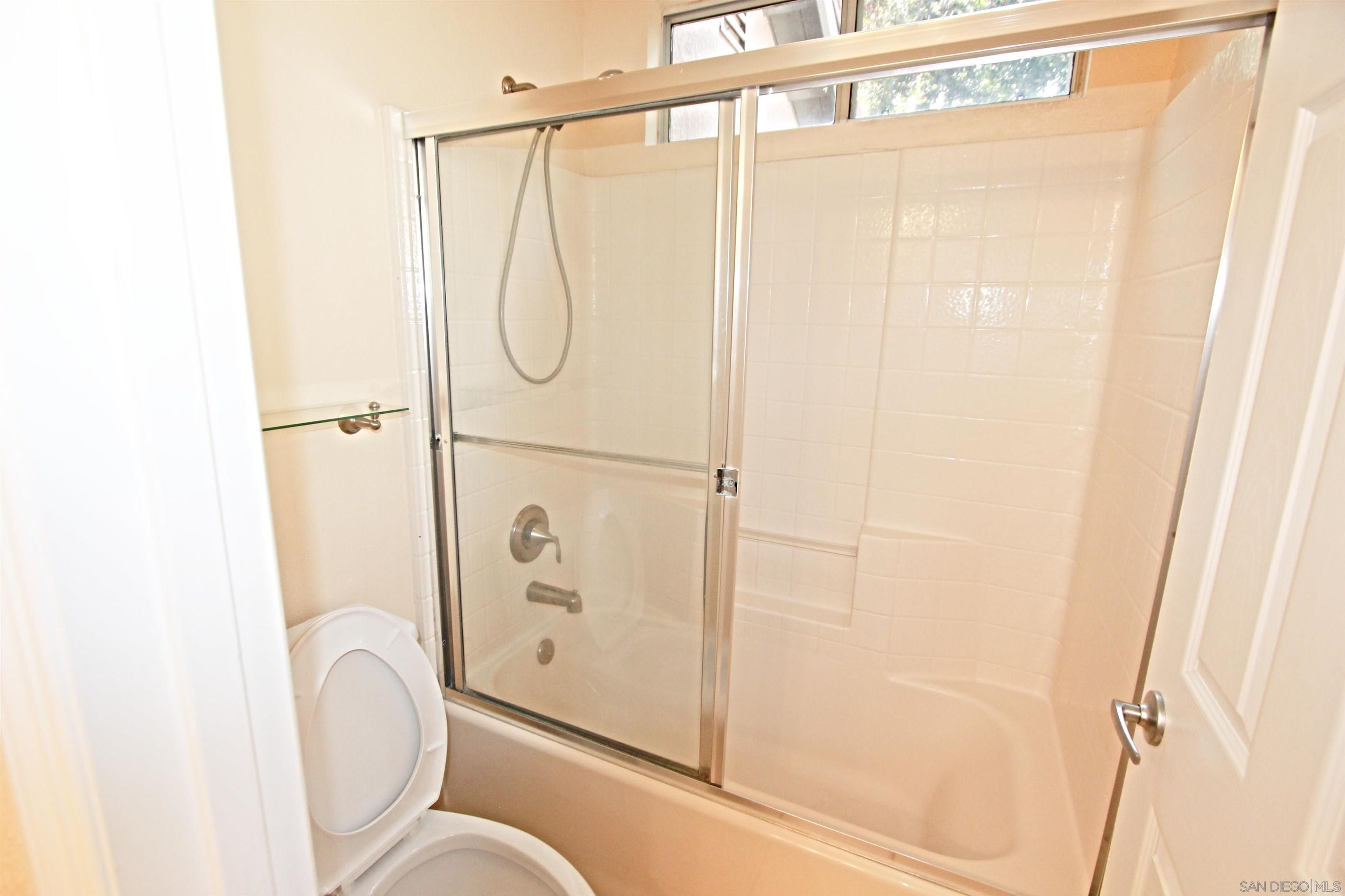 Detail Gallery Image 16 of 24 For 4065  Ivey Vista Way, Oceanside,  CA 92057 - 3 Beds | 2/1 Baths