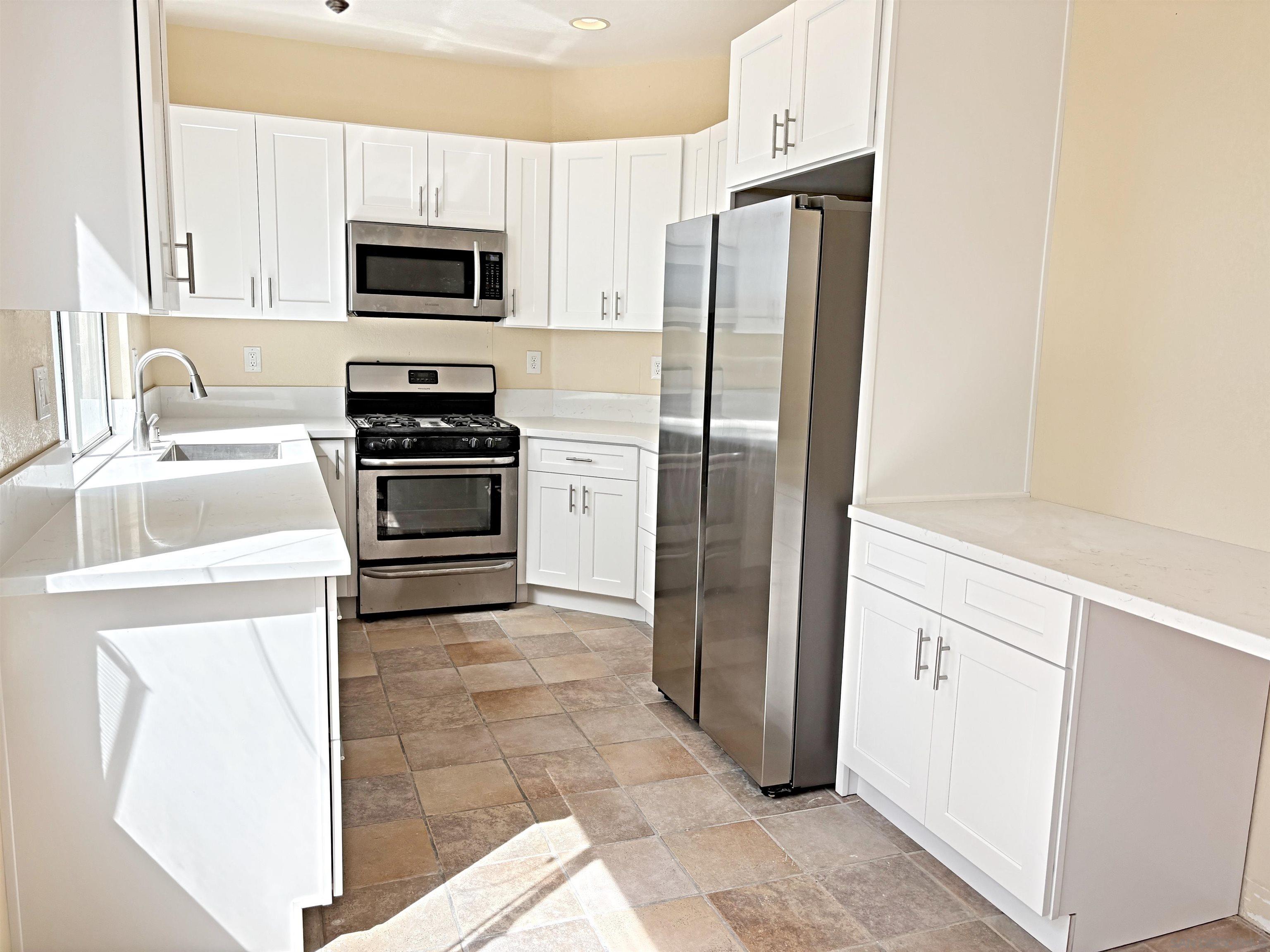 Detail Gallery Image 4 of 24 For 4065  Ivey Vista Way, Oceanside,  CA 92057 - 3 Beds | 2/1 Baths