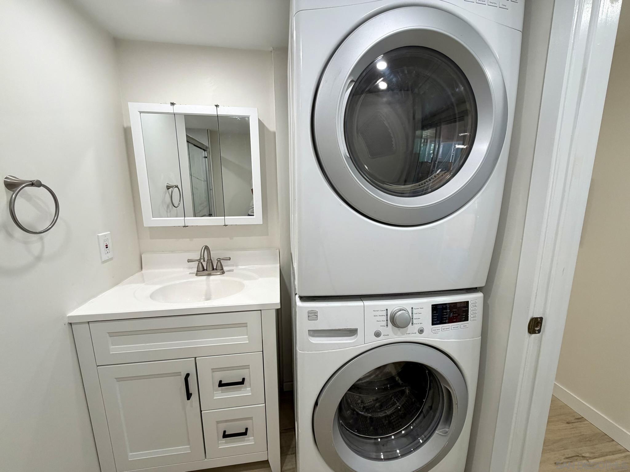 Detail Gallery Image 13 of 26 For 6460  Convoy Ct  #126,  San Diego,  CA 92117 - 2 Beds | 1 Baths