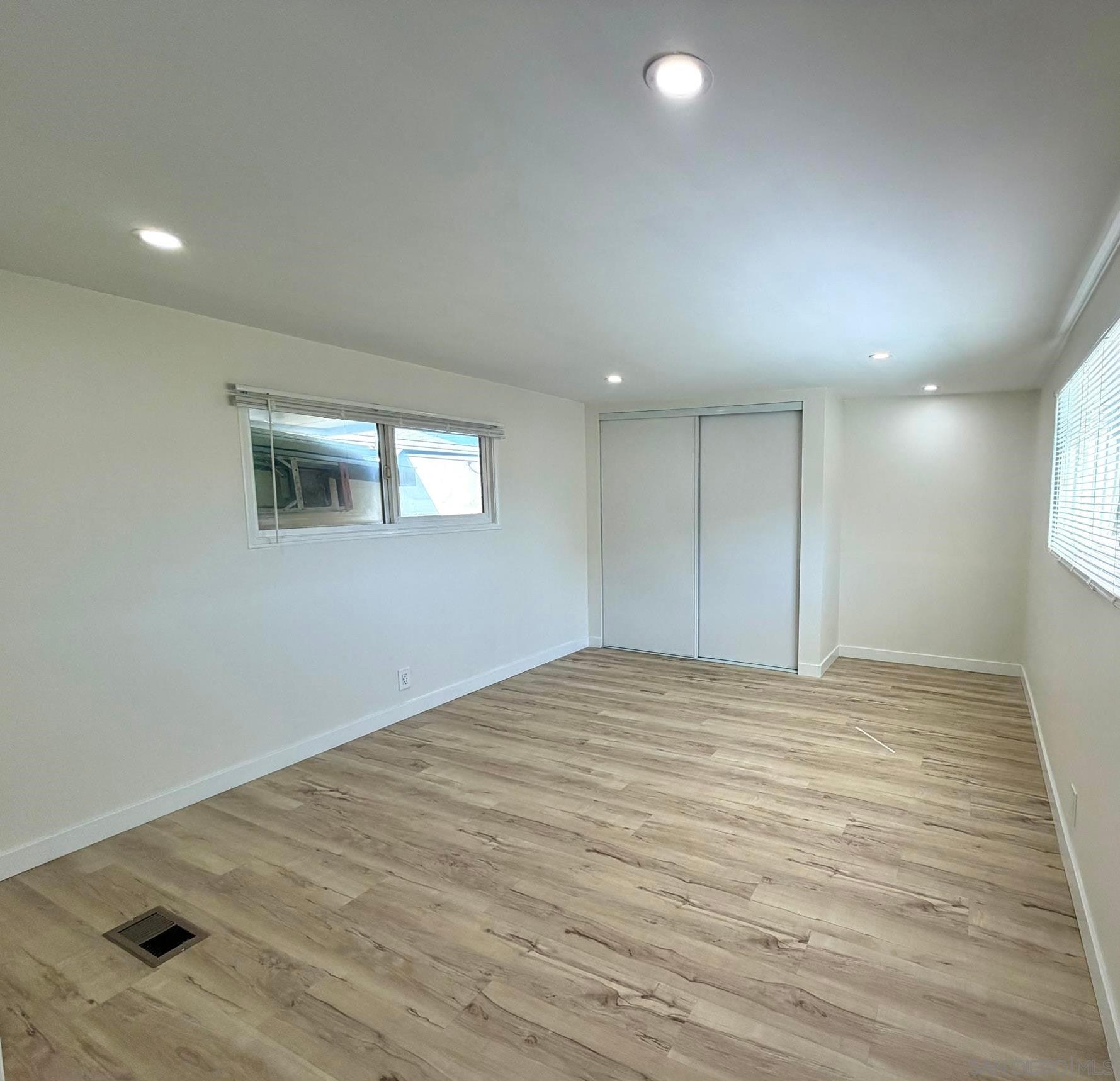 Detail Gallery Image 8 of 26 For 6460  Convoy Ct  #126,  San Diego,  CA 92117 - 2 Beds | 1 Baths