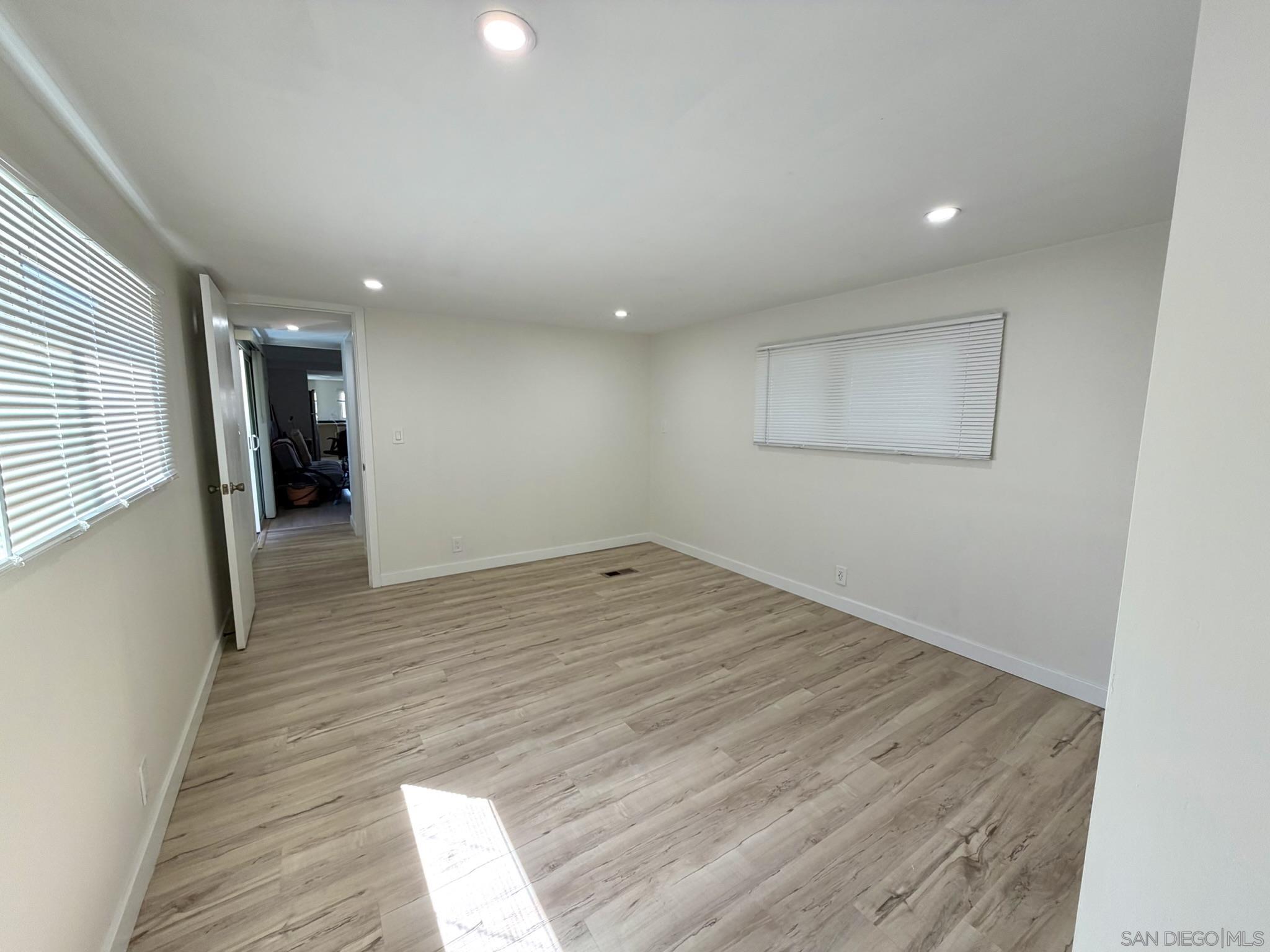 Detail Gallery Image 10 of 26 For 6460  Convoy Ct  #126,  San Diego,  CA 92117 - 2 Beds | 1 Baths