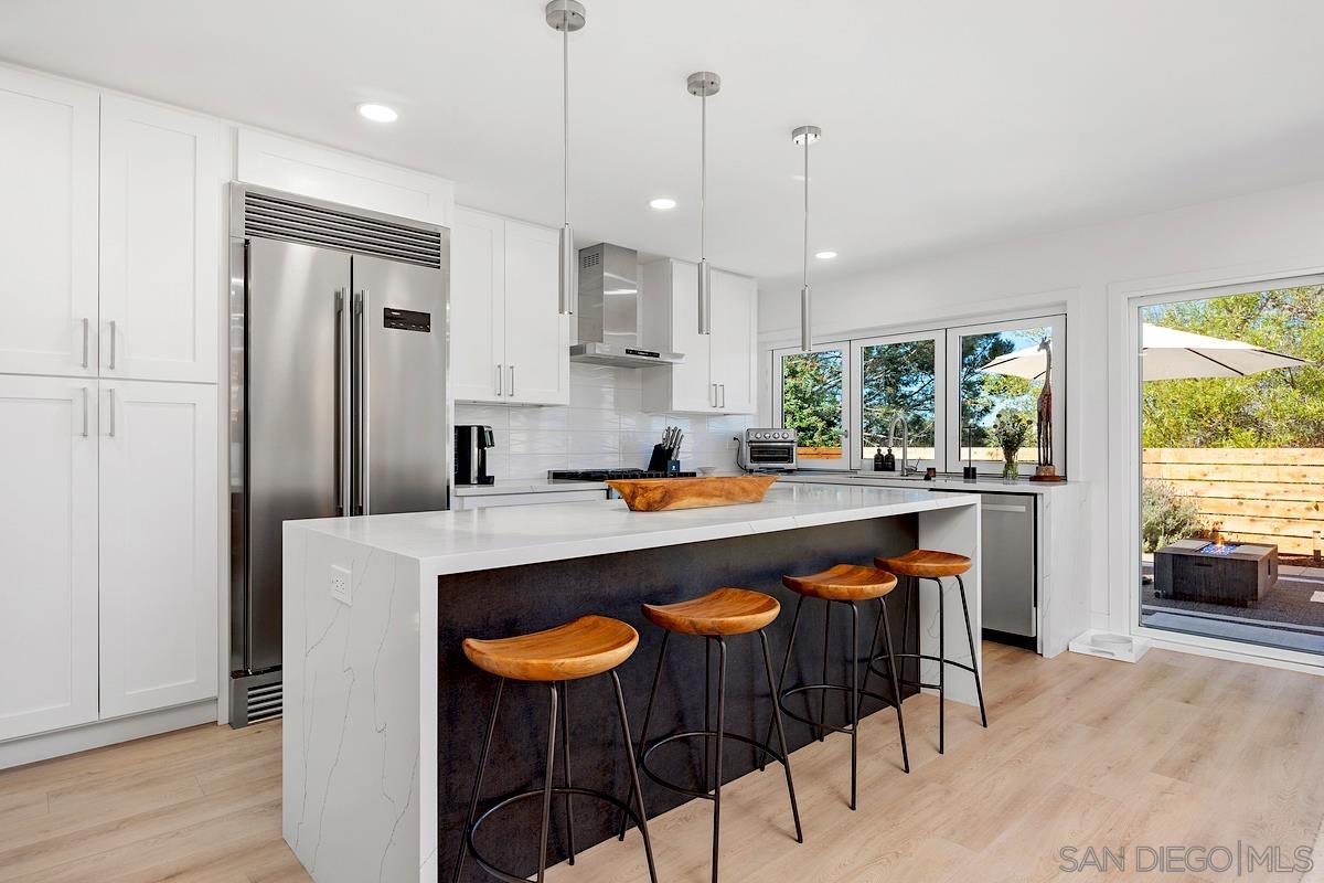 Detail Gallery Image 9 of 38 For 1904  Pariva, Cardiff By The Sea,  CA 92007 - 4 Beds | 2/1 Baths