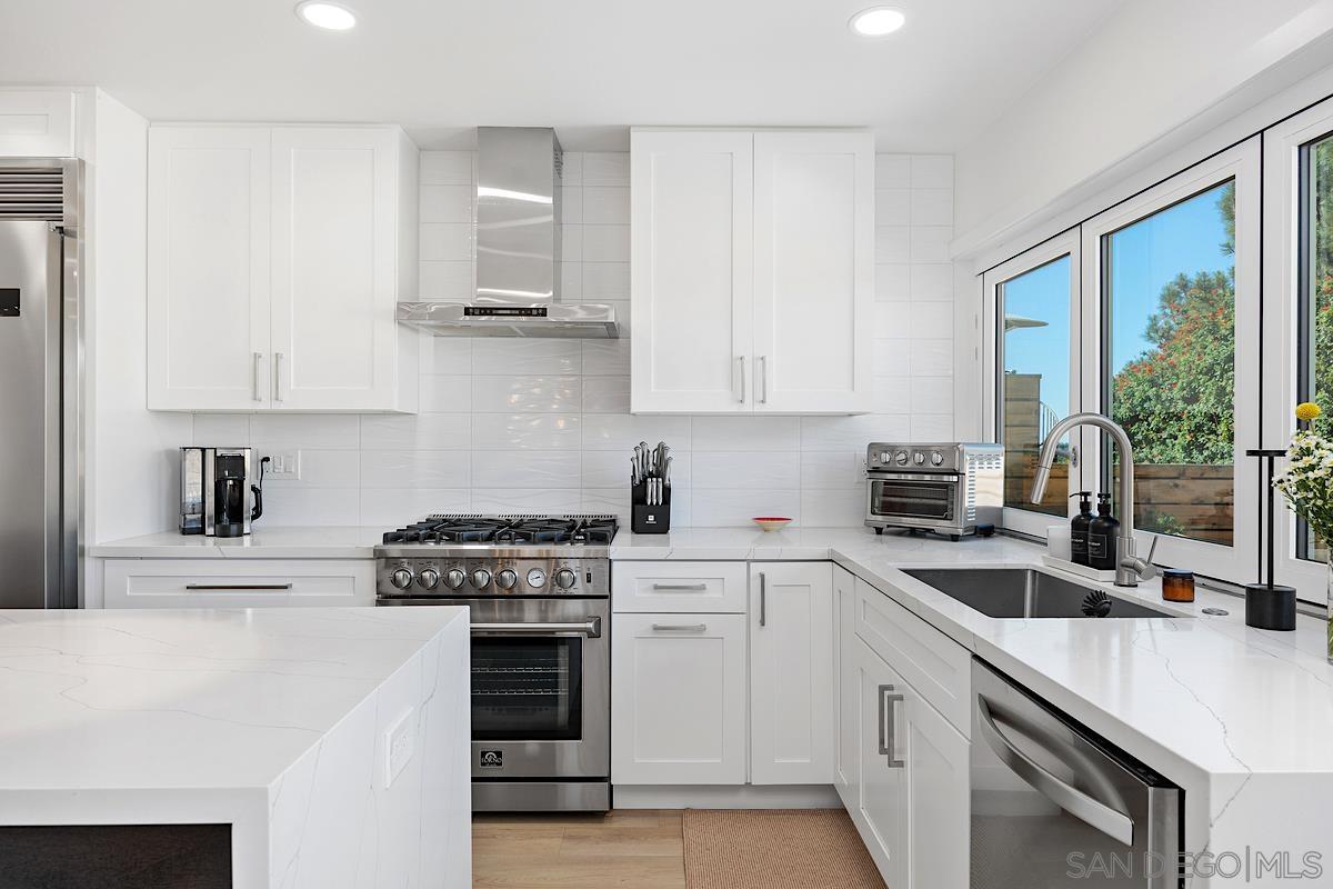 Detail Gallery Image 10 of 38 For 1904  Pariva, Cardiff By The Sea,  CA 92007 - 4 Beds | 2/1 Baths