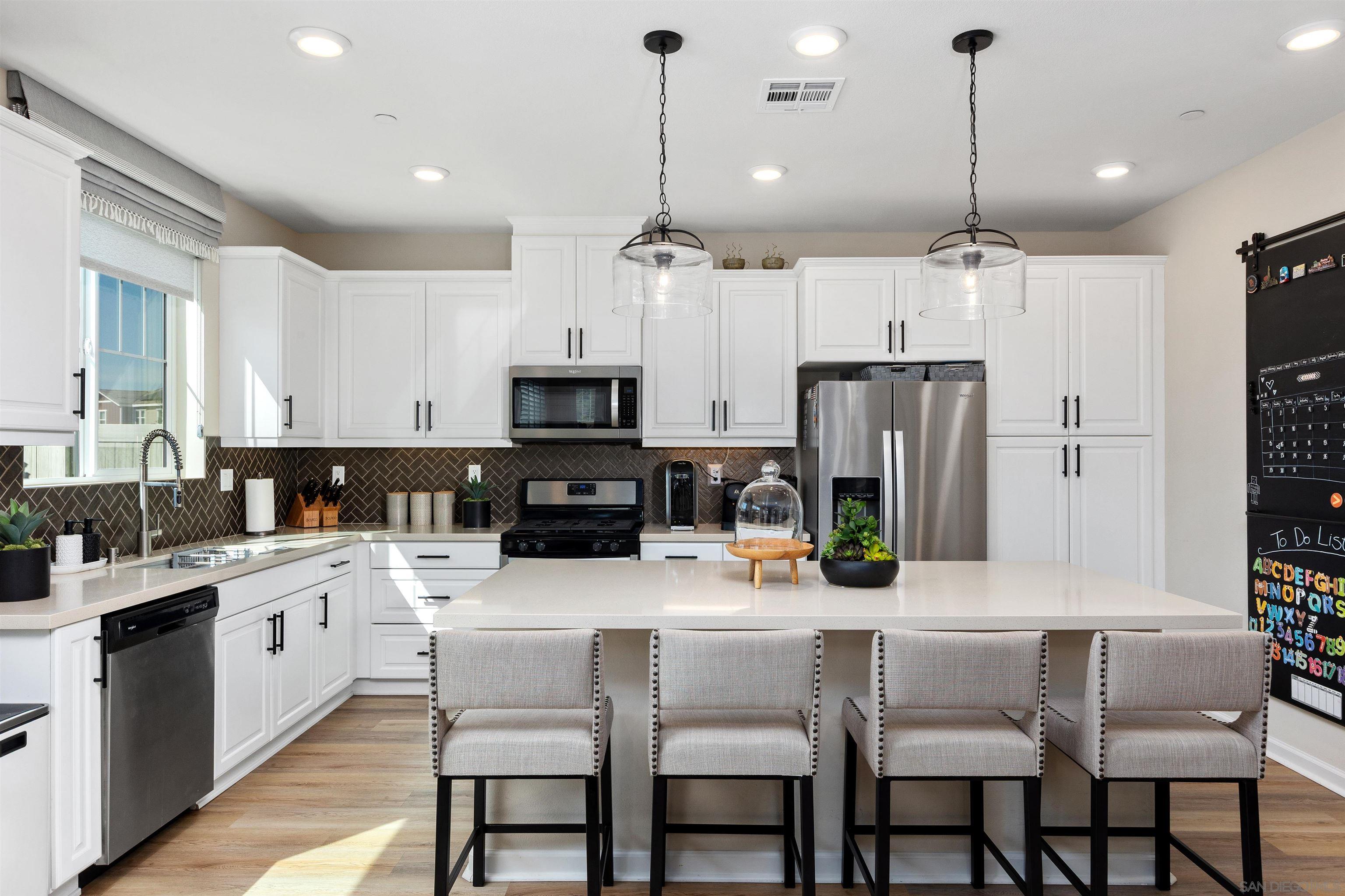 Detail Gallery Image 6 of 33 For 27746  Old Dairy Way, Valley Center,  CA 92082 - 3 Beds | 2/1 Baths