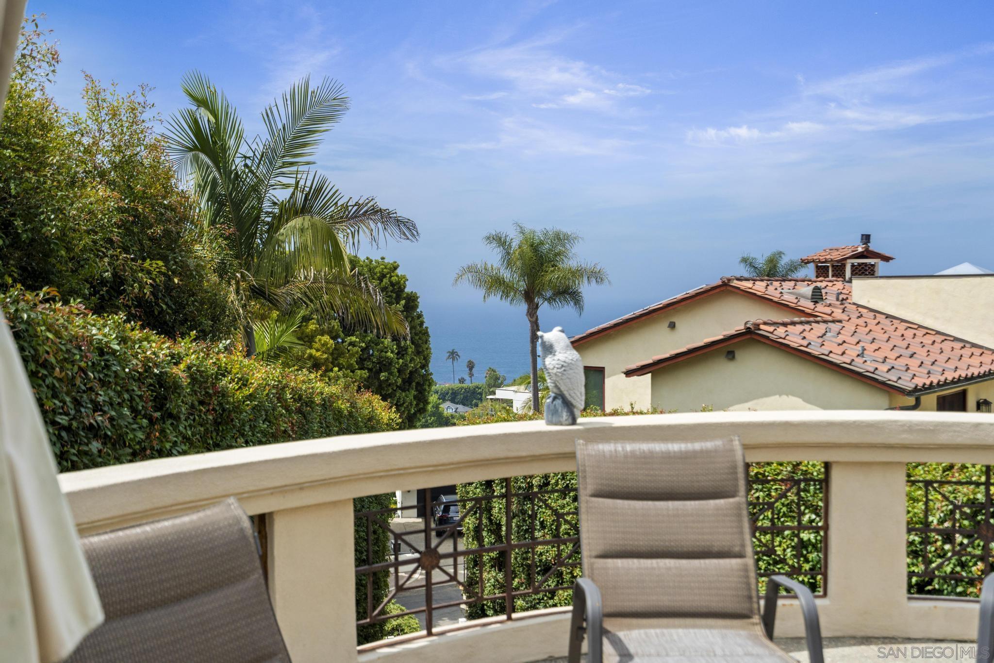 Detail Gallery Image 2 of 30 For 7612  Hillside, La Jolla,  CA 92037 - 3 Beds | 3/1 Baths