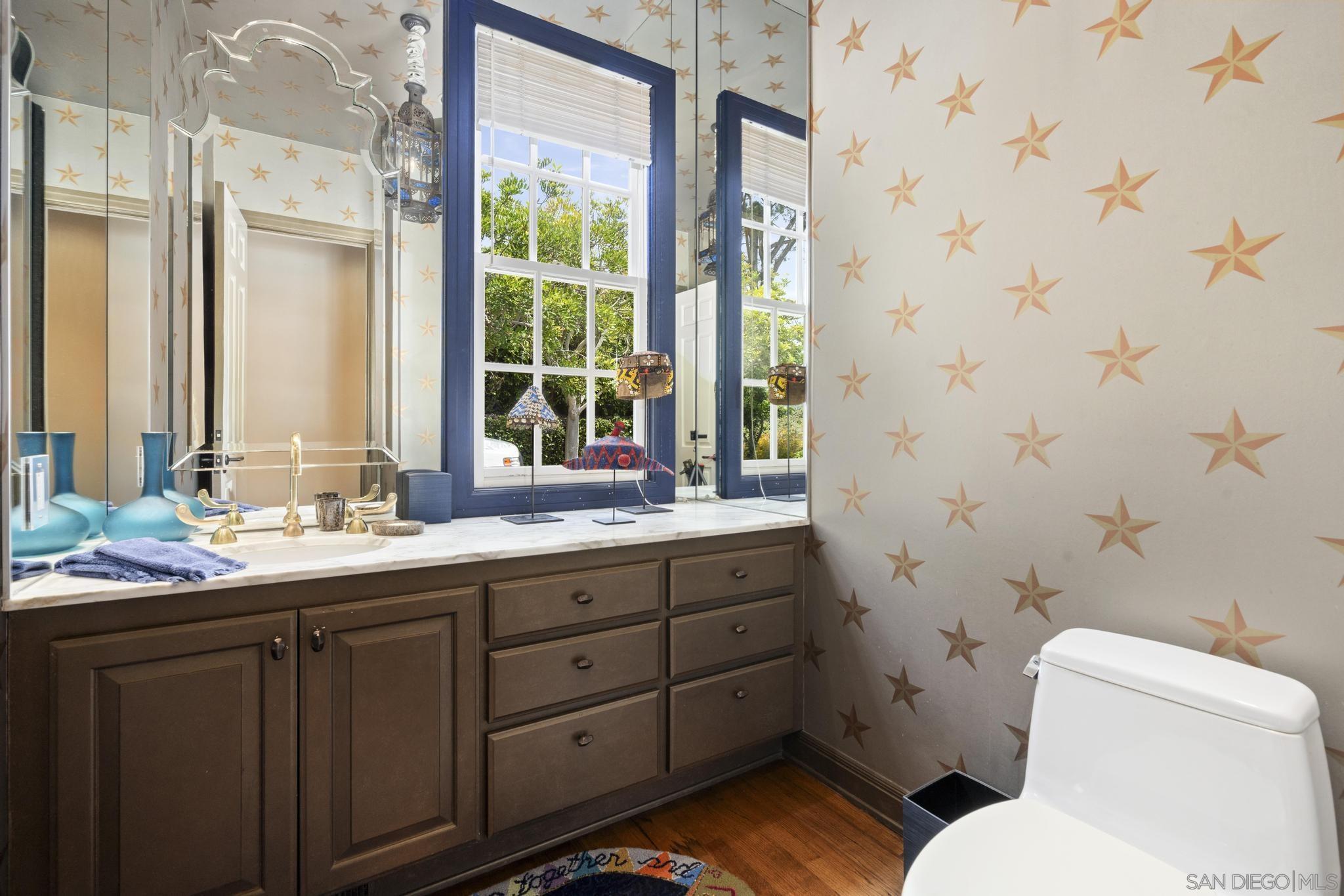 Detail Gallery Image 11 of 30 For 7612  Hillside, La Jolla,  CA 92037 - 3 Beds | 3/1 Baths