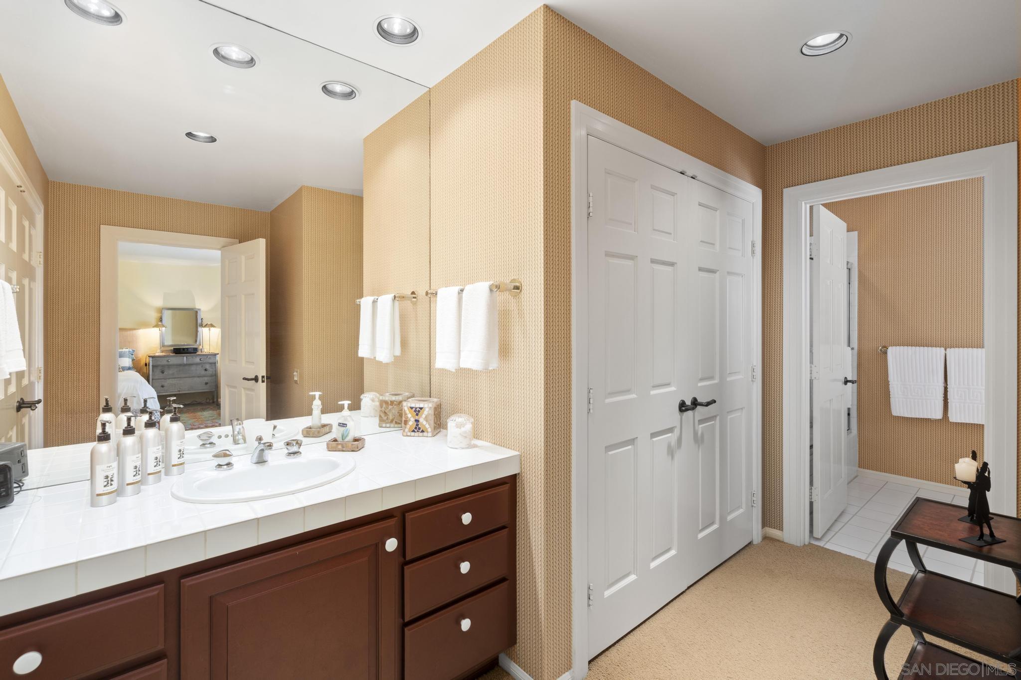 Detail Gallery Image 19 of 30 For 7612  Hillside, La Jolla,  CA 92037 - 3 Beds | 3/1 Baths