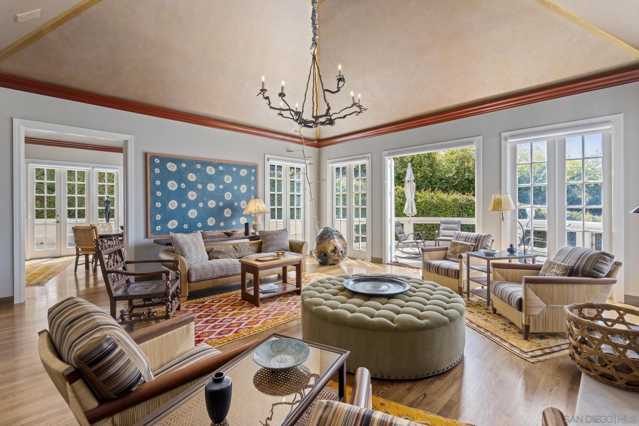 Detail Gallery Image 3 of 30 For 7612  Hillside, La Jolla,  CA 92037 - 3 Beds | 3/1 Baths