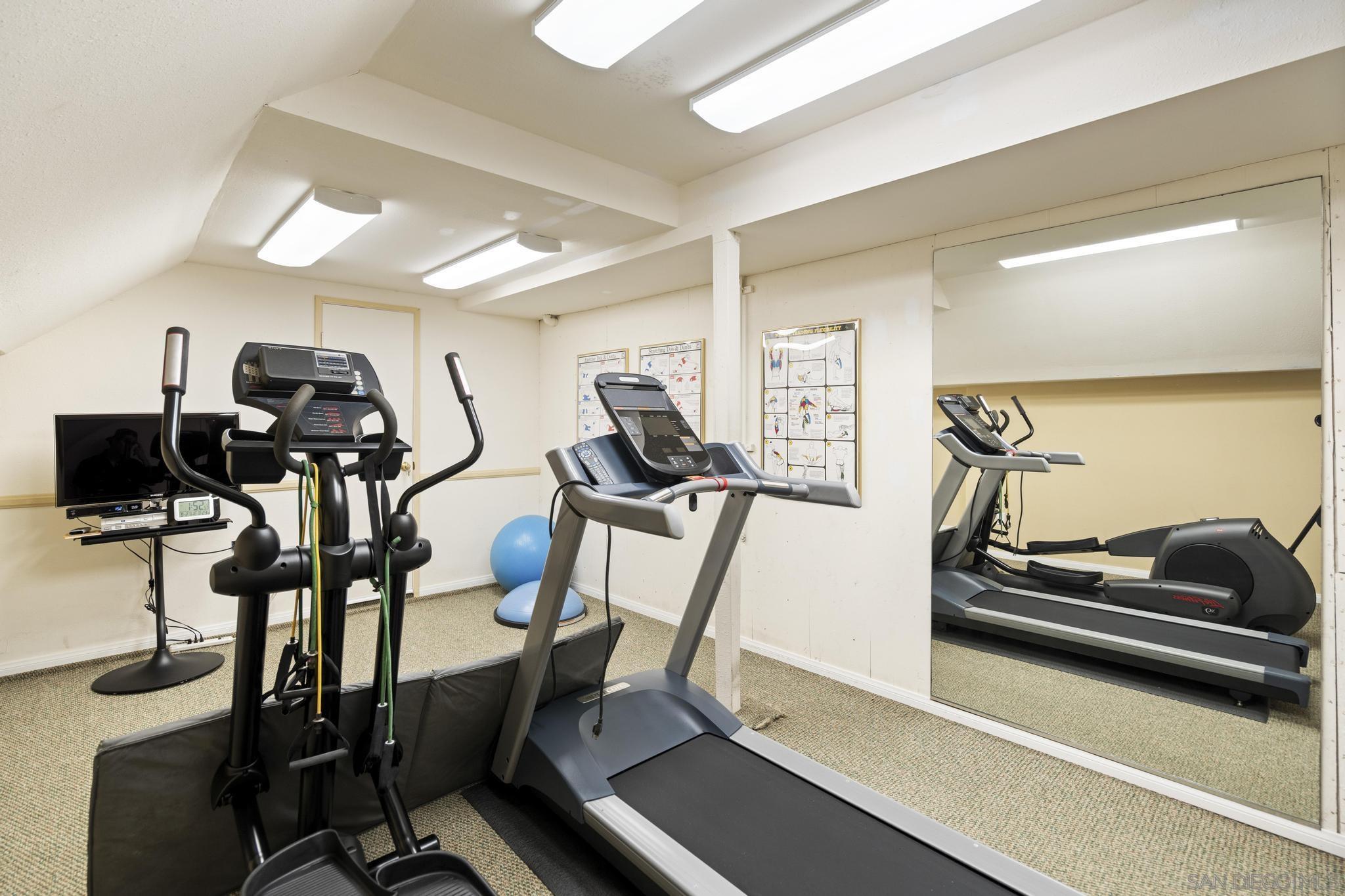 Detail Gallery Image 21 of 30 For 7612  Hillside, La Jolla,  CA 92037 - 3 Beds | 3/1 Baths