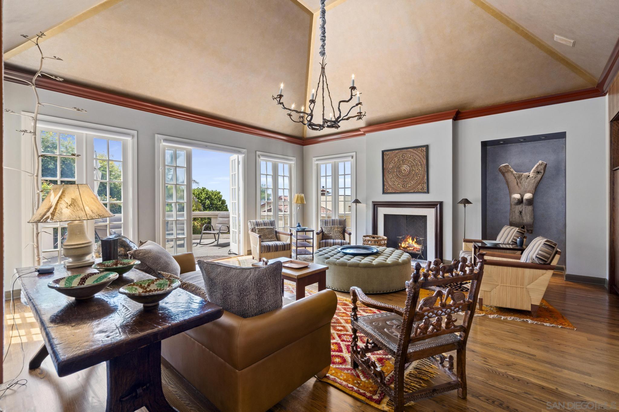 Detail Gallery Image 4 of 30 For 7612  Hillside, La Jolla,  CA 92037 - 3 Beds | 3/1 Baths