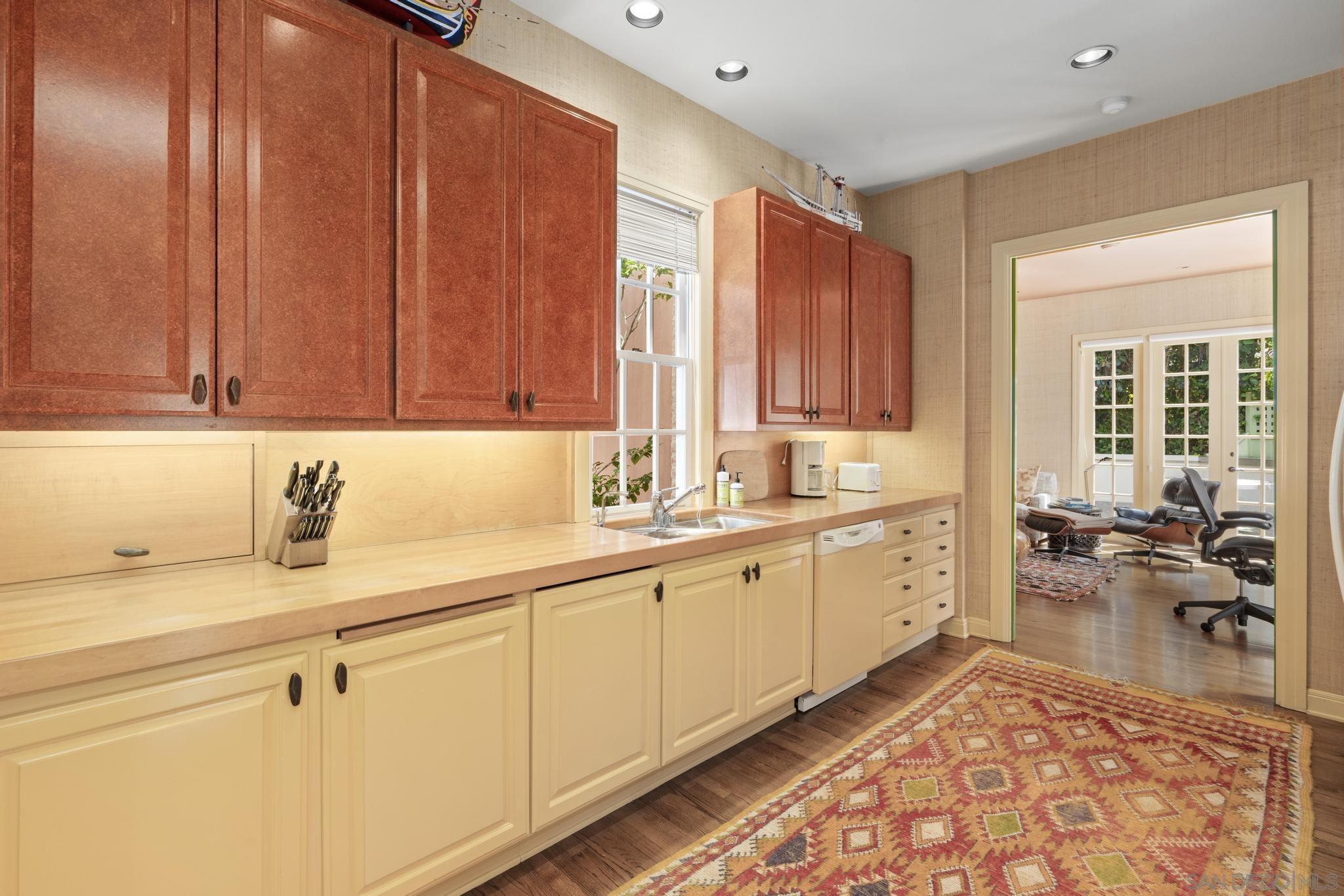 Detail Gallery Image 6 of 30 For 7612  Hillside, La Jolla,  CA 92037 - 3 Beds | 3/1 Baths