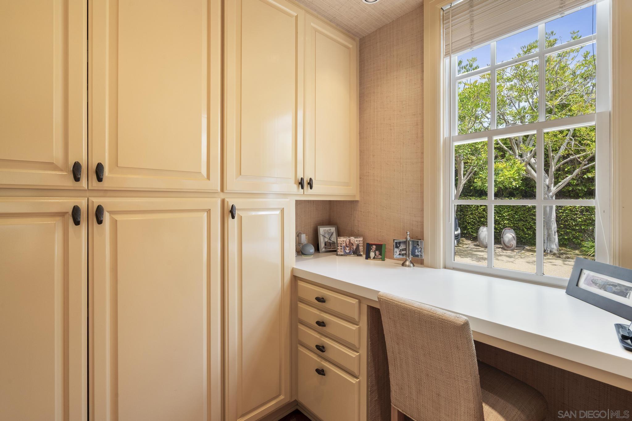 Detail Gallery Image 7 of 30 For 7612  Hillside, La Jolla,  CA 92037 - 3 Beds | 3/1 Baths