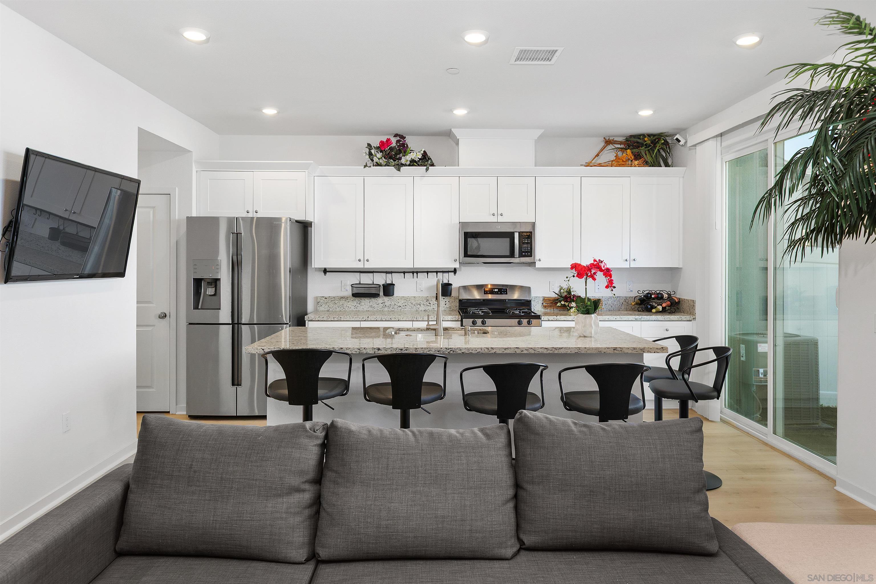 Detail Gallery Image 7 of 32 For 32612  Manhattan Ave, Winchester,  CA 92596 - 3 Beds | 2/1 Baths