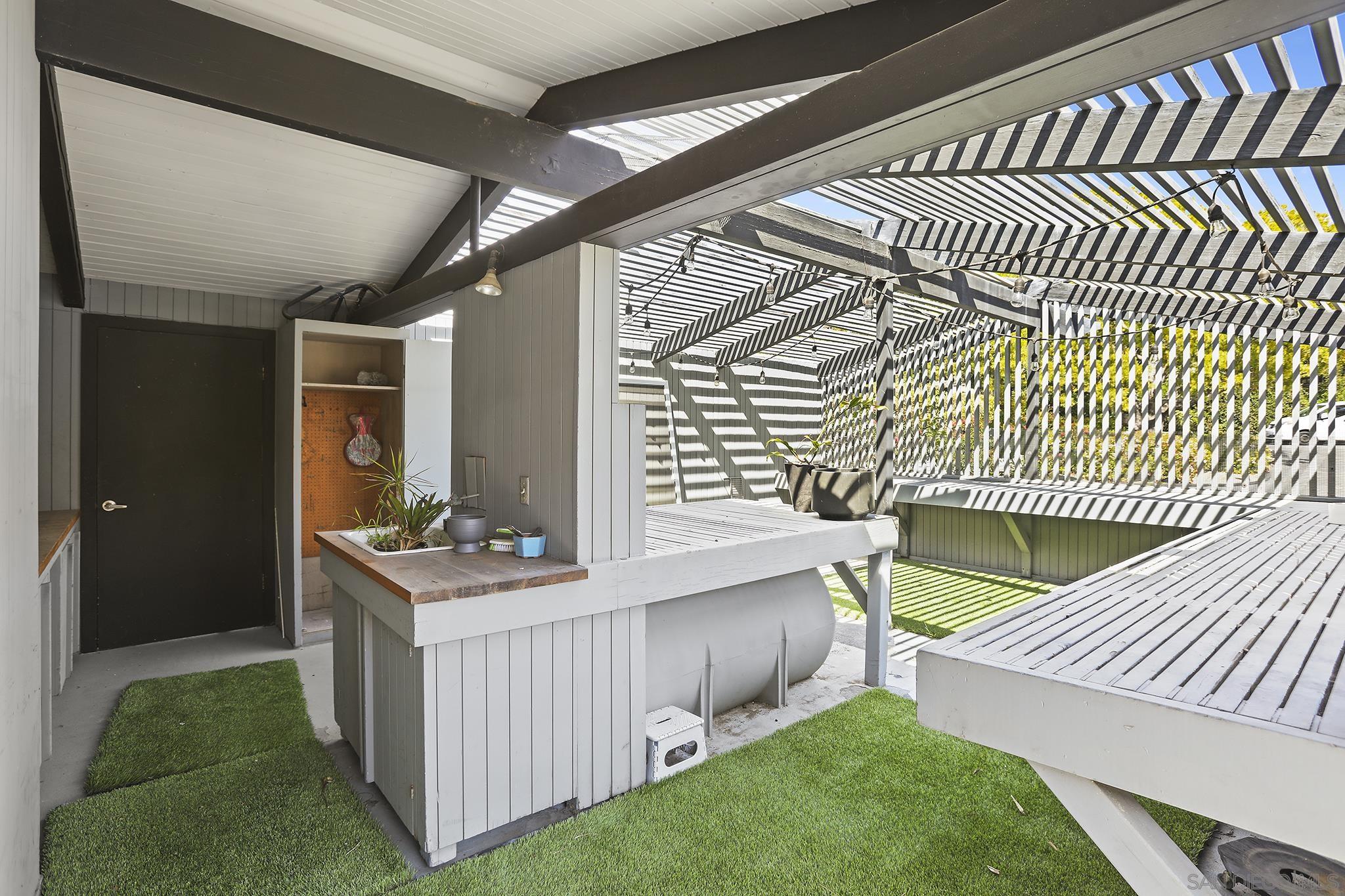 Detail Gallery Image 14 of 30 For 7105  Country Club Dr, La Jolla,  CA 92037 - 3 Beds | 2/1 Baths