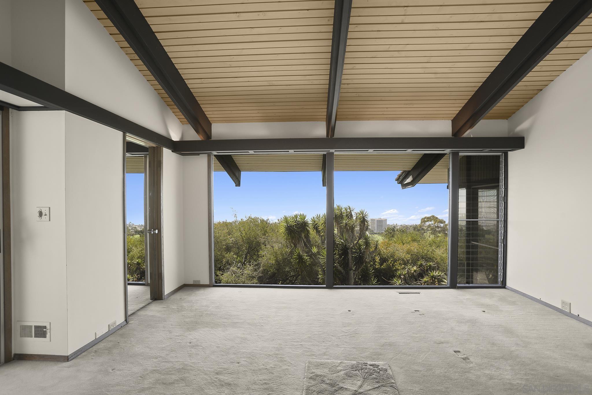 Detail Gallery Image 15 of 30 For 7105  Country Club Dr, La Jolla,  CA 92037 - 3 Beds | 2/1 Baths