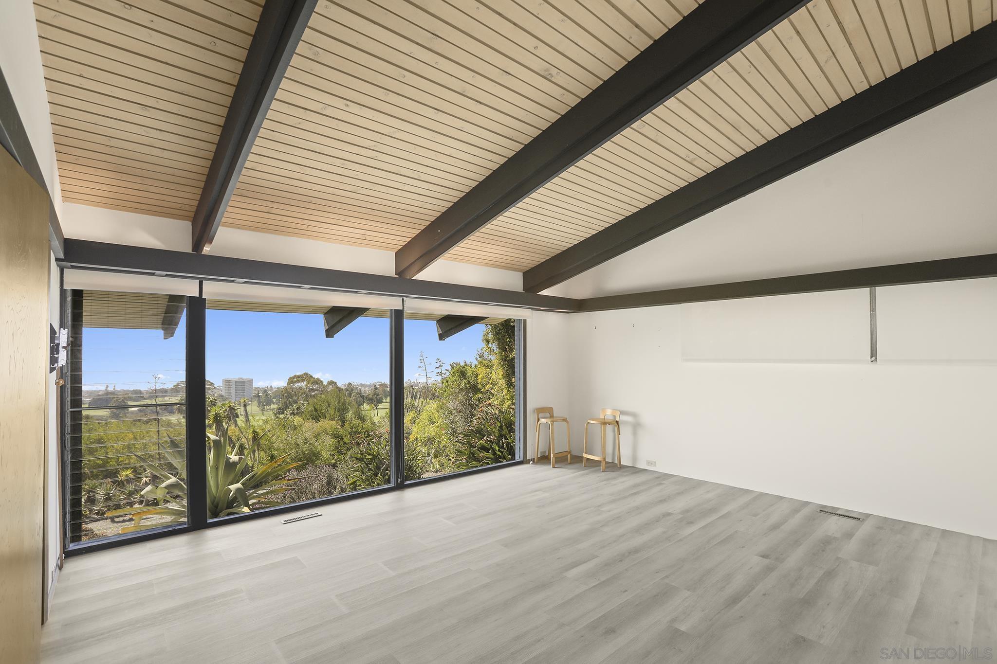 Detail Gallery Image 17 of 30 For 7105  Country Club Dr, La Jolla,  CA 92037 - 3 Beds | 2/1 Baths